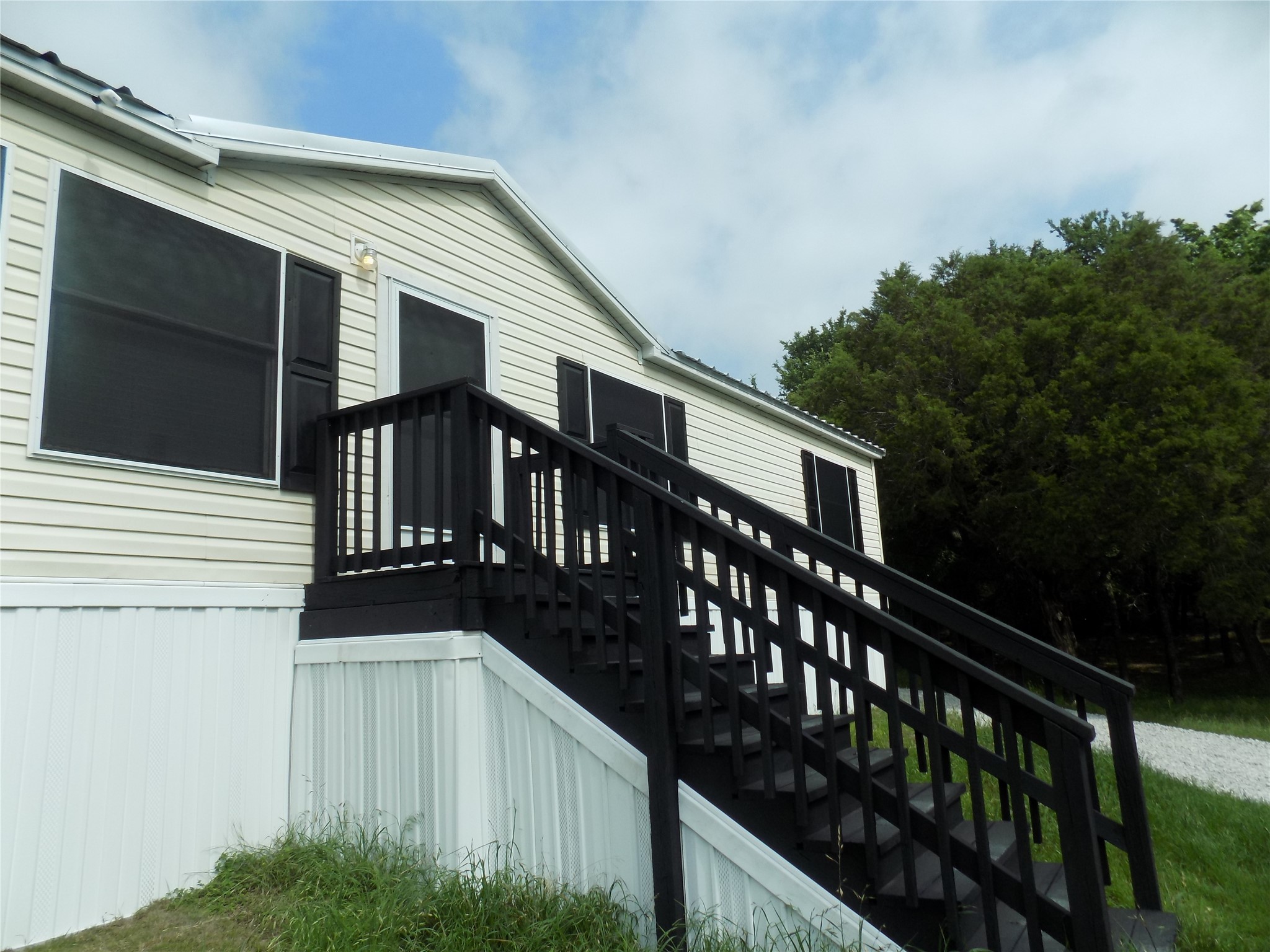 203 S Ridgeview Court Azle TX 76020