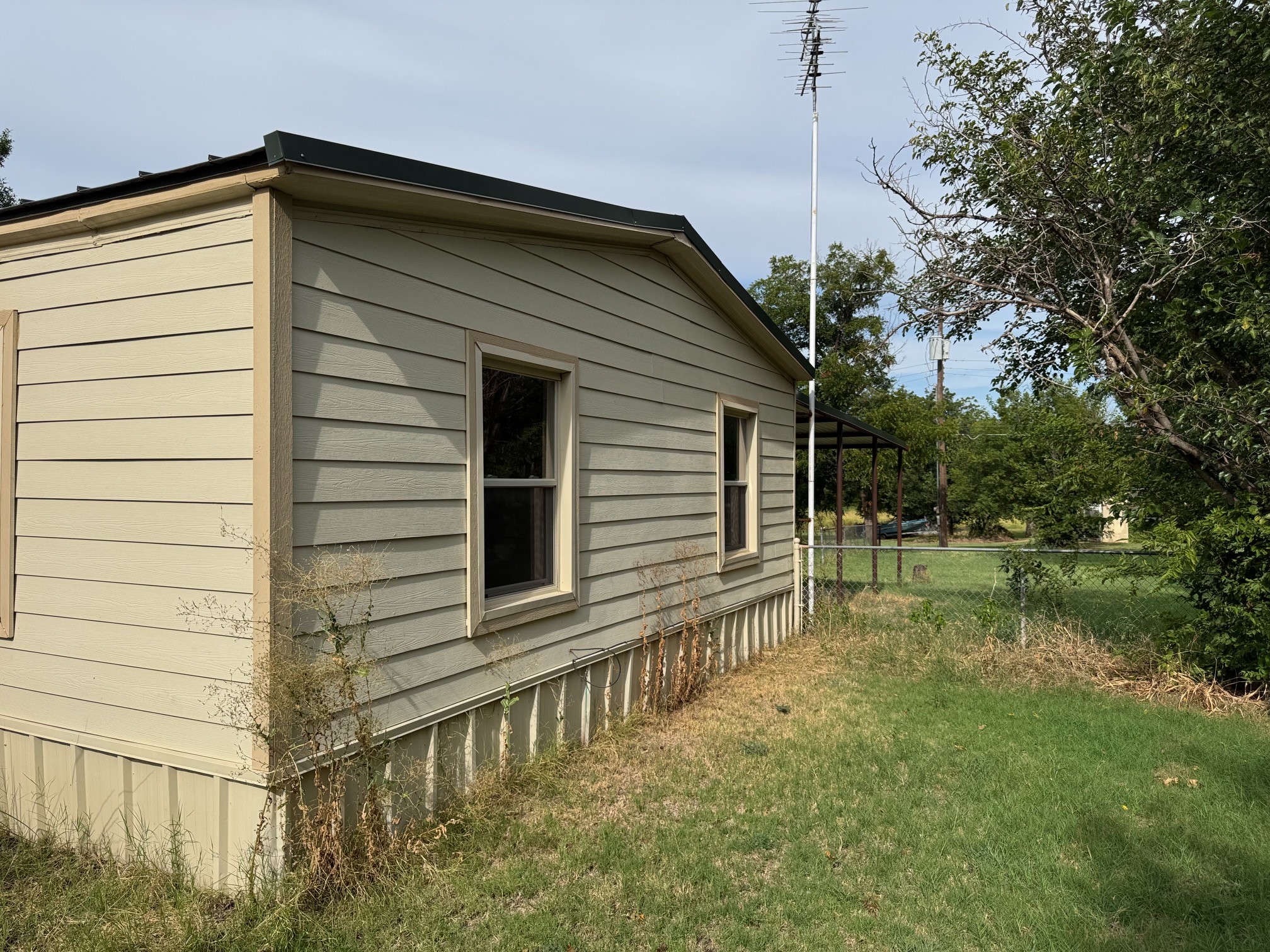 608 N Browning Street Seymour TX 76380