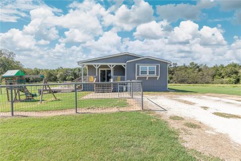 605 Bradley Street Groesbeck TX 76642