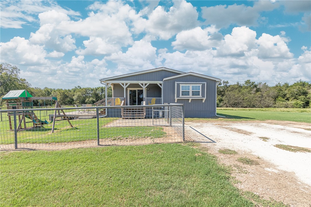 605 Bradley Street Groesbeck TX 76642