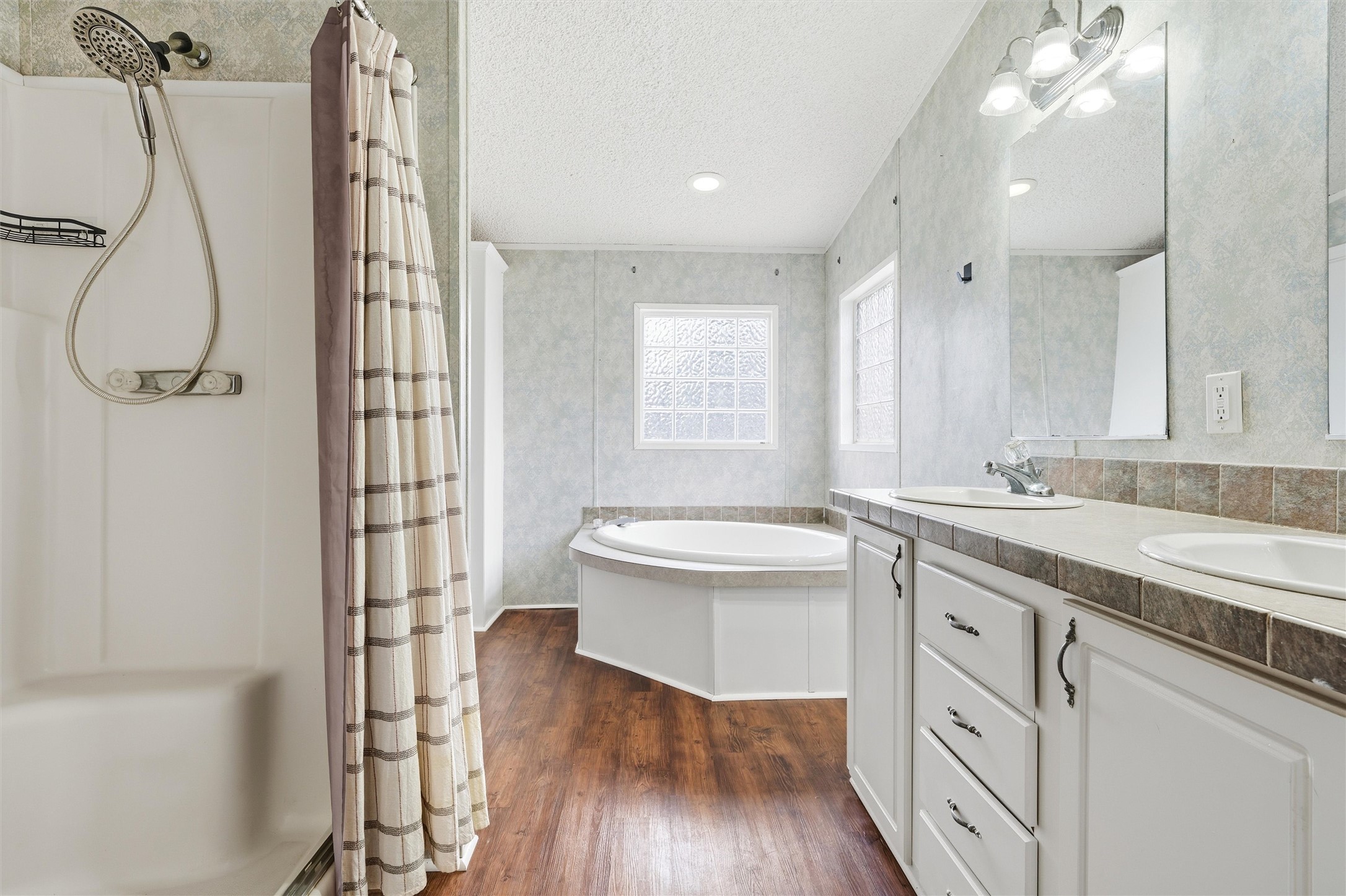 105 Bridle Trail Hewitt TX 76643