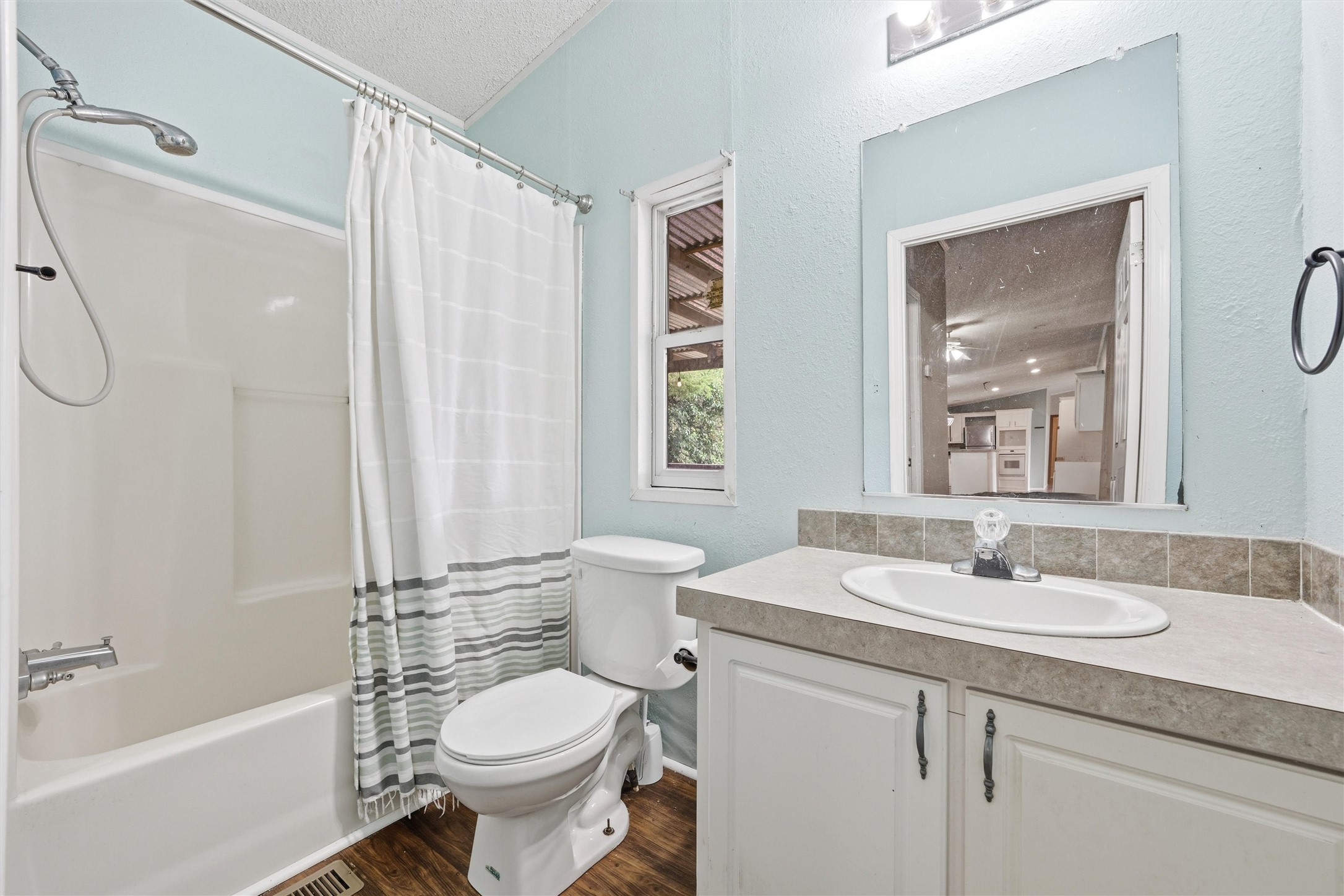 105 Bridle Trail Hewitt TX 76643