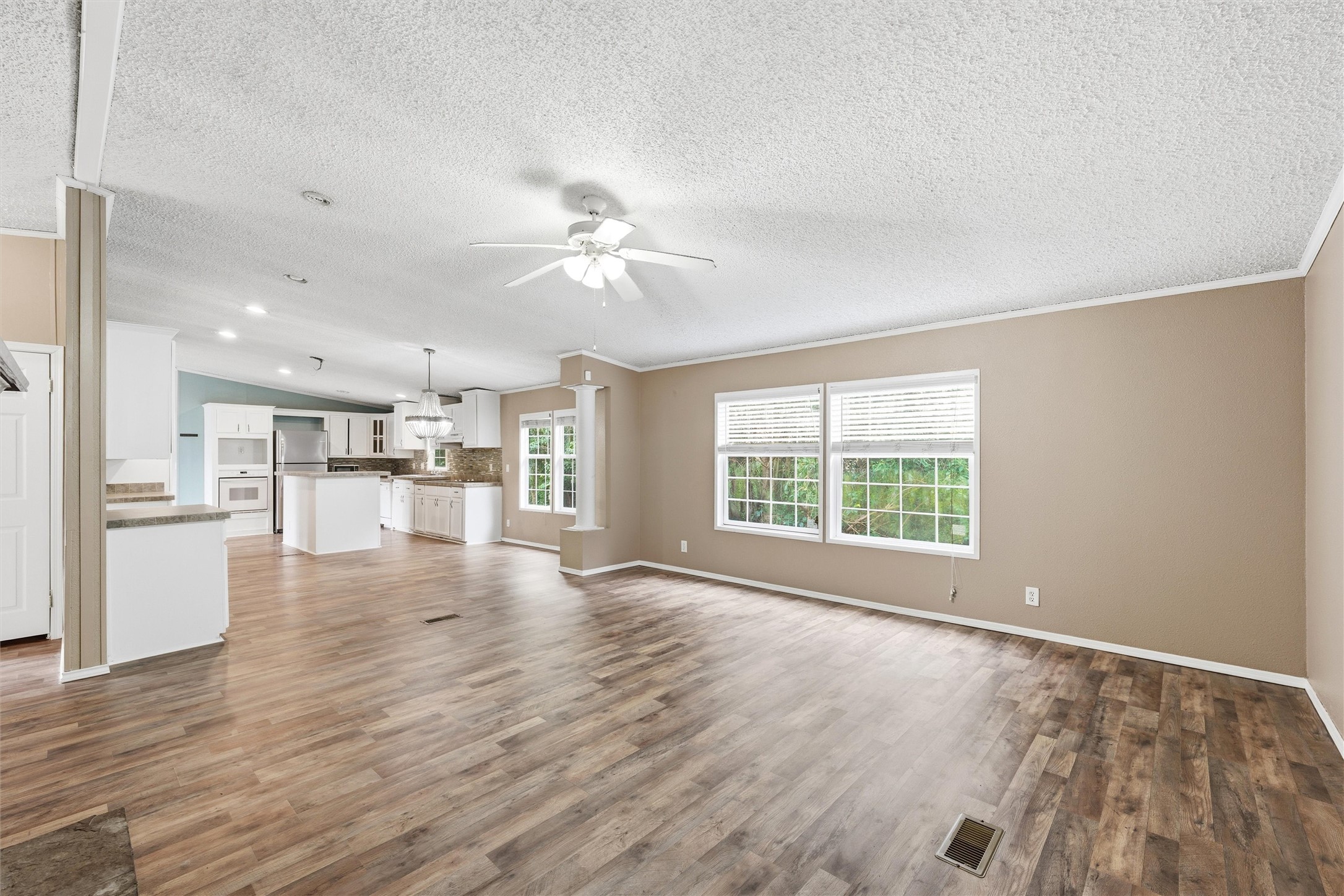 105 Bridle Trail Hewitt TX 76643