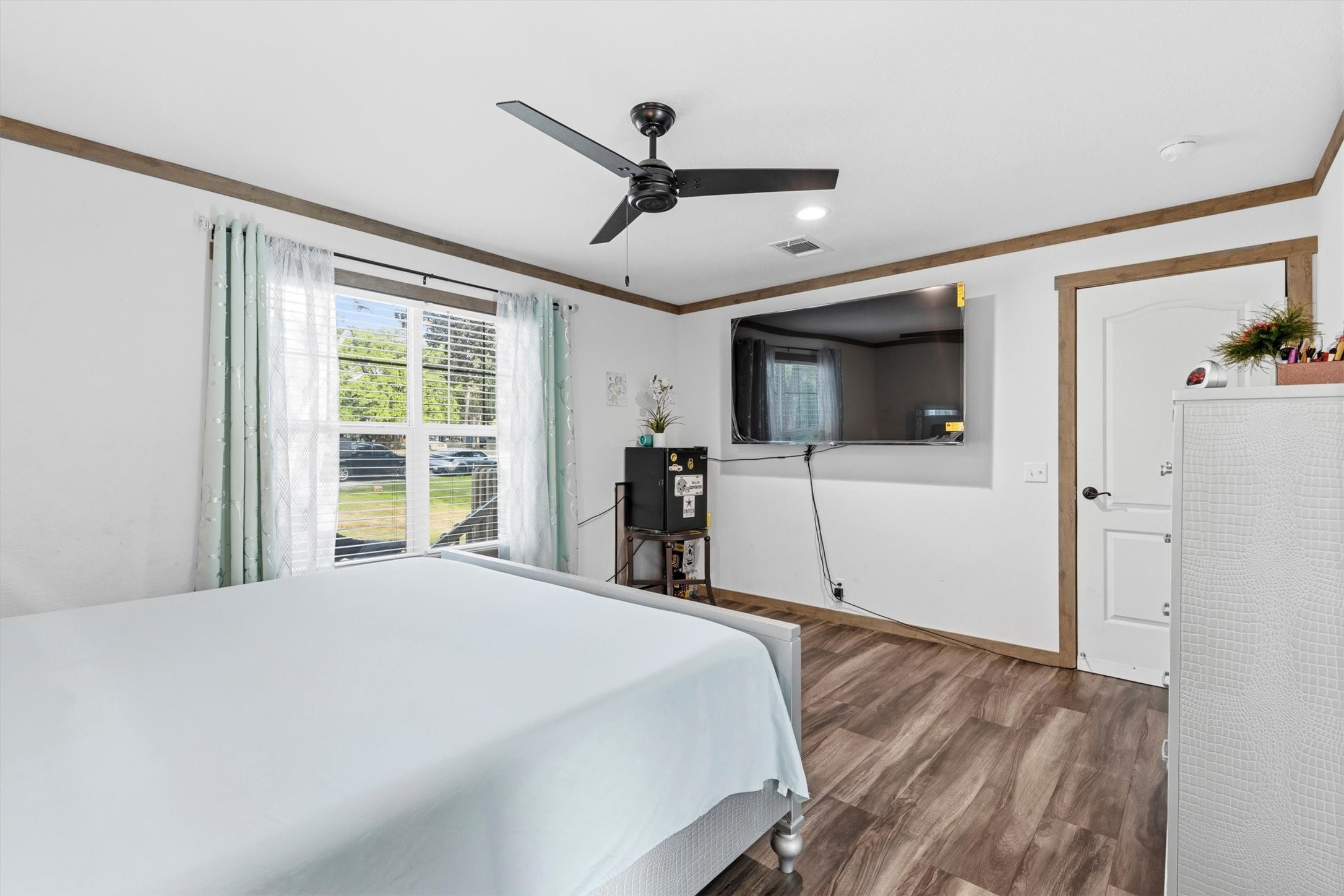 1334 E Woods Drive Kemp TX 75143