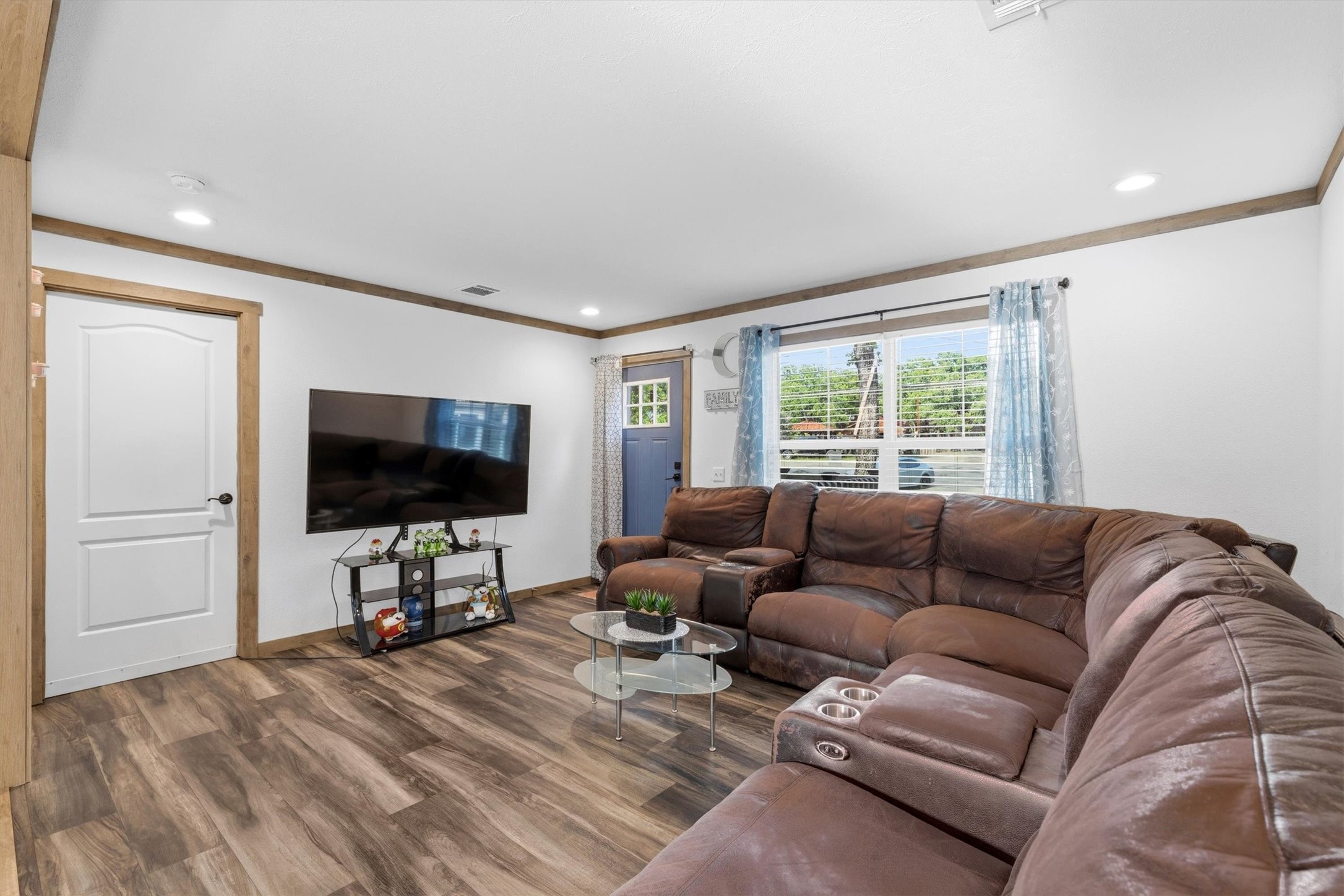 1334 E Woods Drive Kemp TX 75143