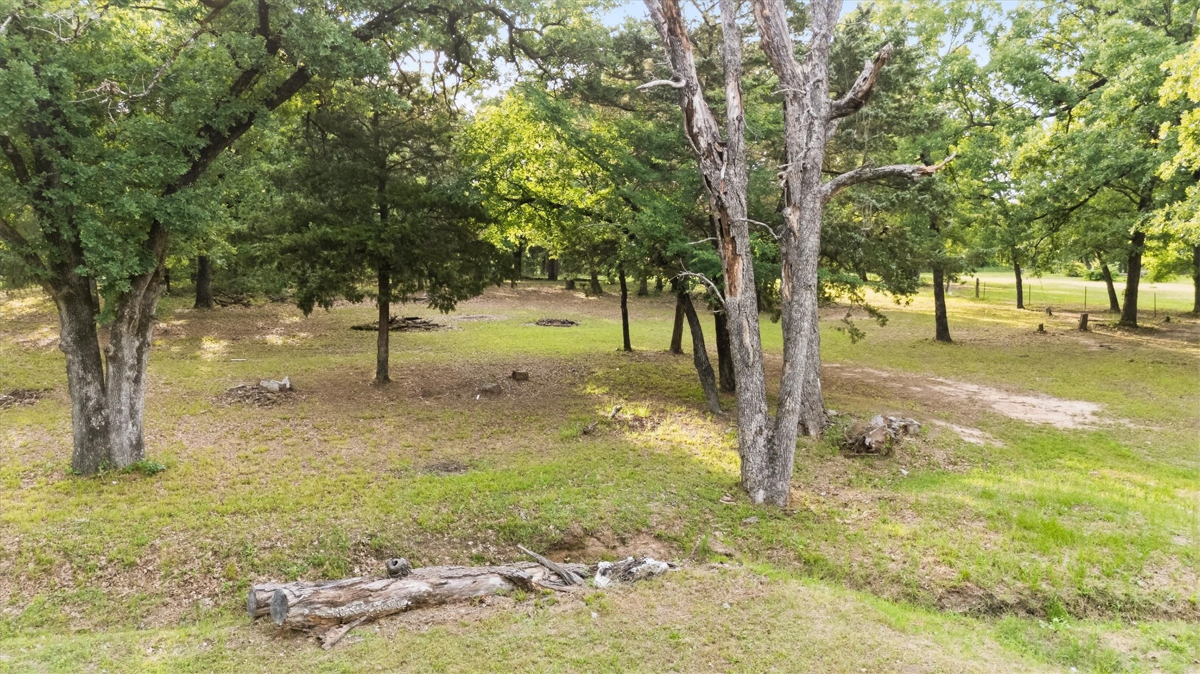 1334 E Woods Drive Kemp TX 75143
