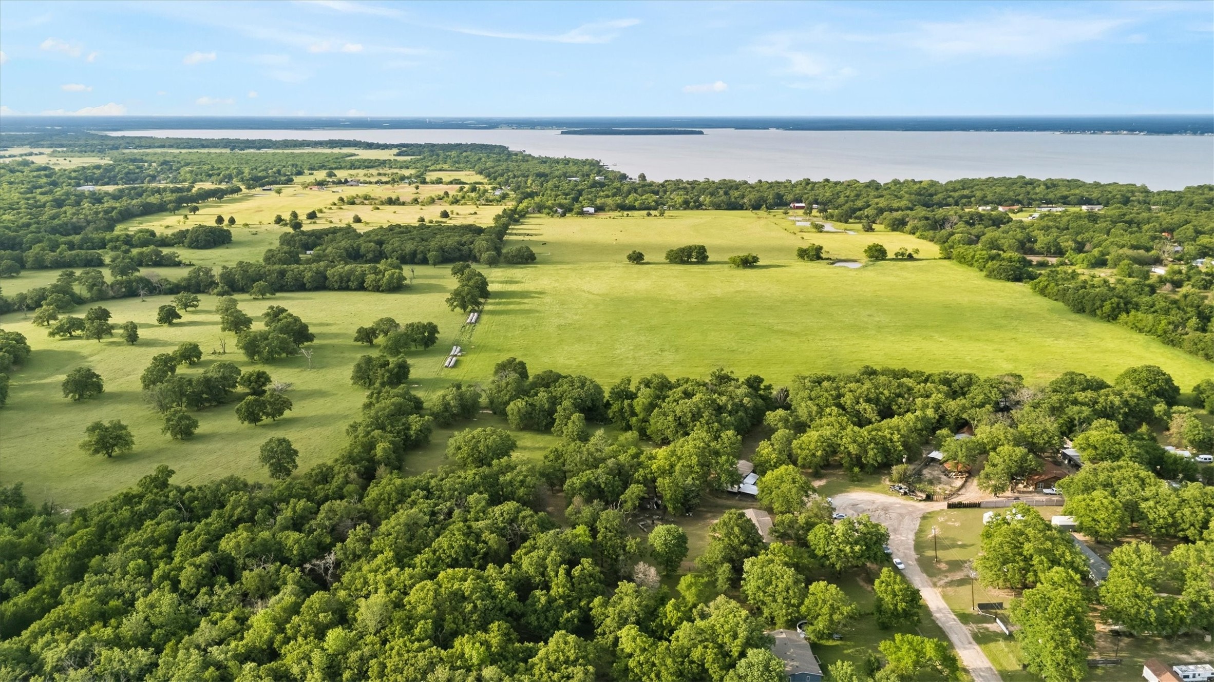 1334 E Woods Drive Kemp TX 75143