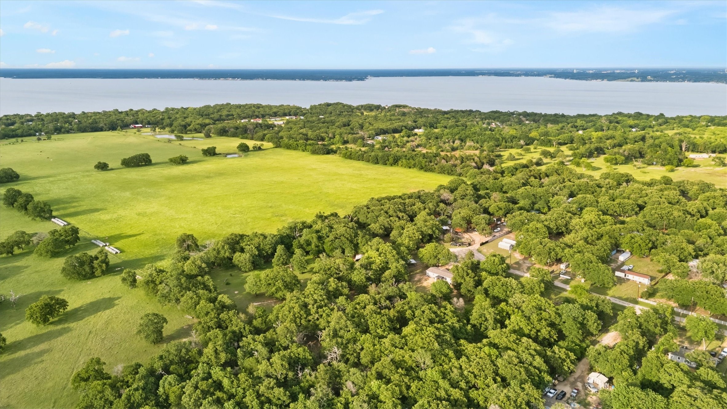 1334 E Woods Drive Kemp TX 75143
