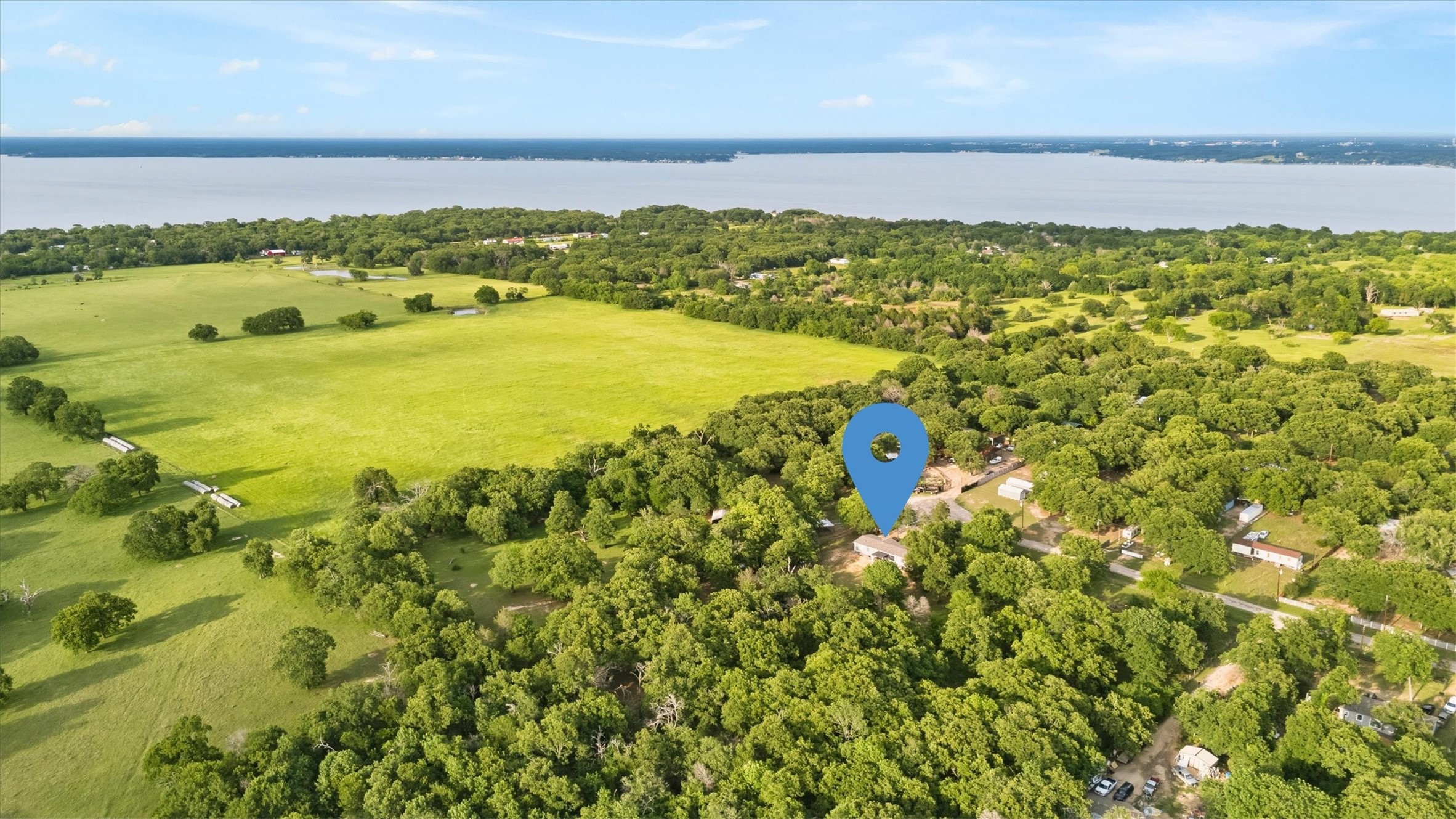 1334 E Woods Drive Kemp TX 75143