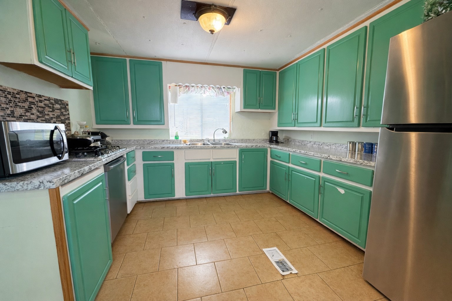 200 Olive Street Emhouse TX 75110