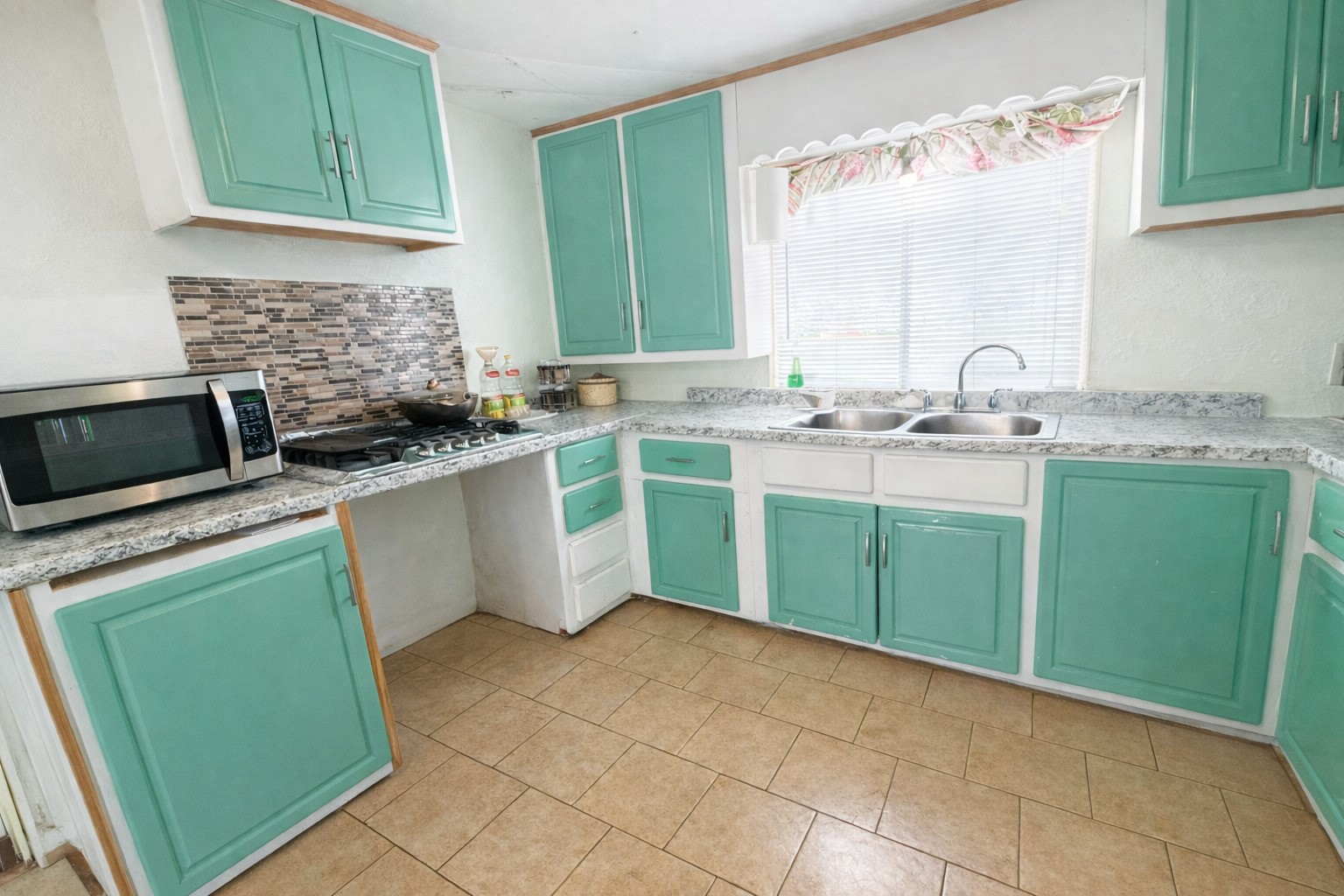 200 Olive Street Emhouse TX 75110