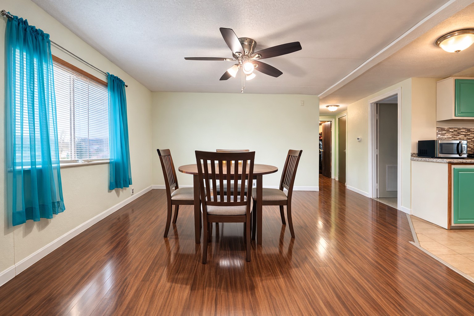 200 Olive Street Emhouse TX 75110