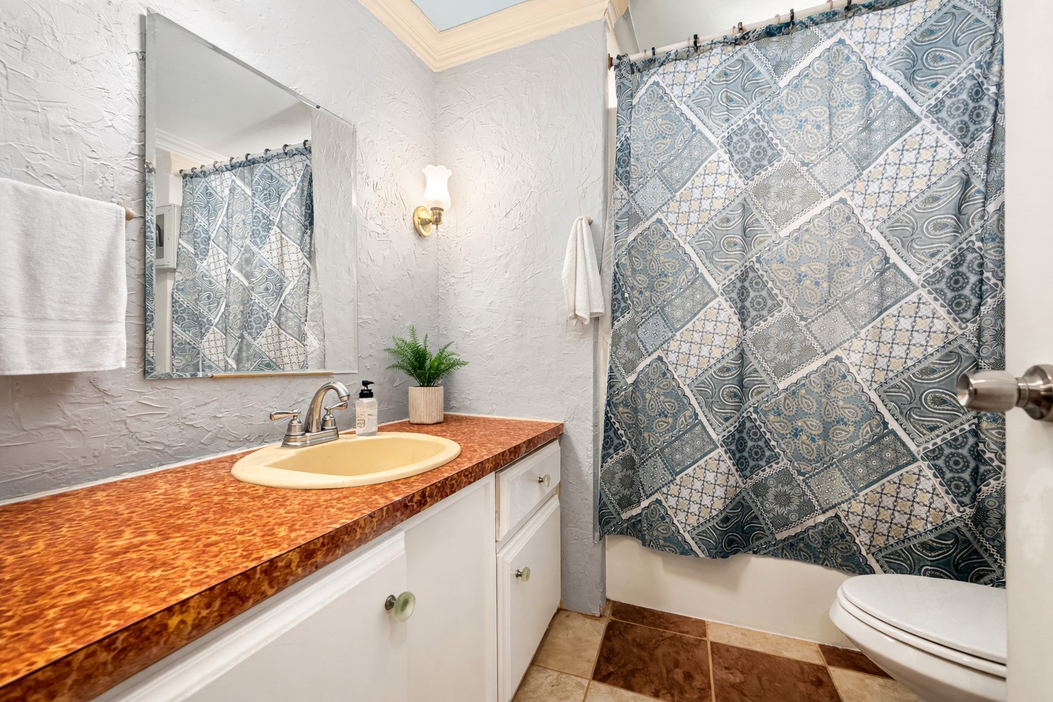 200 Olive Street Emhouse TX 75110