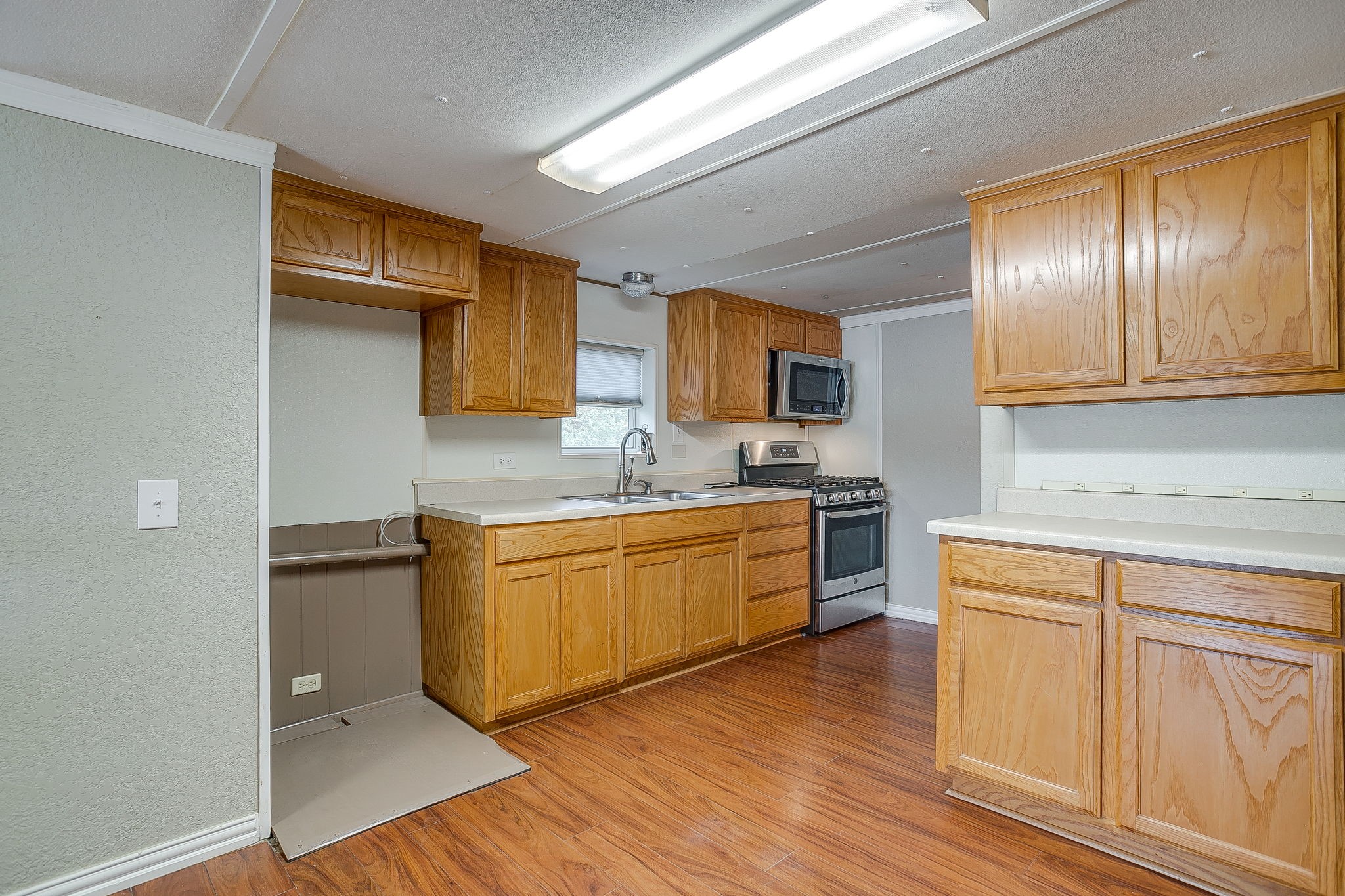 4006 Lands End Court Granbury TX 76048
