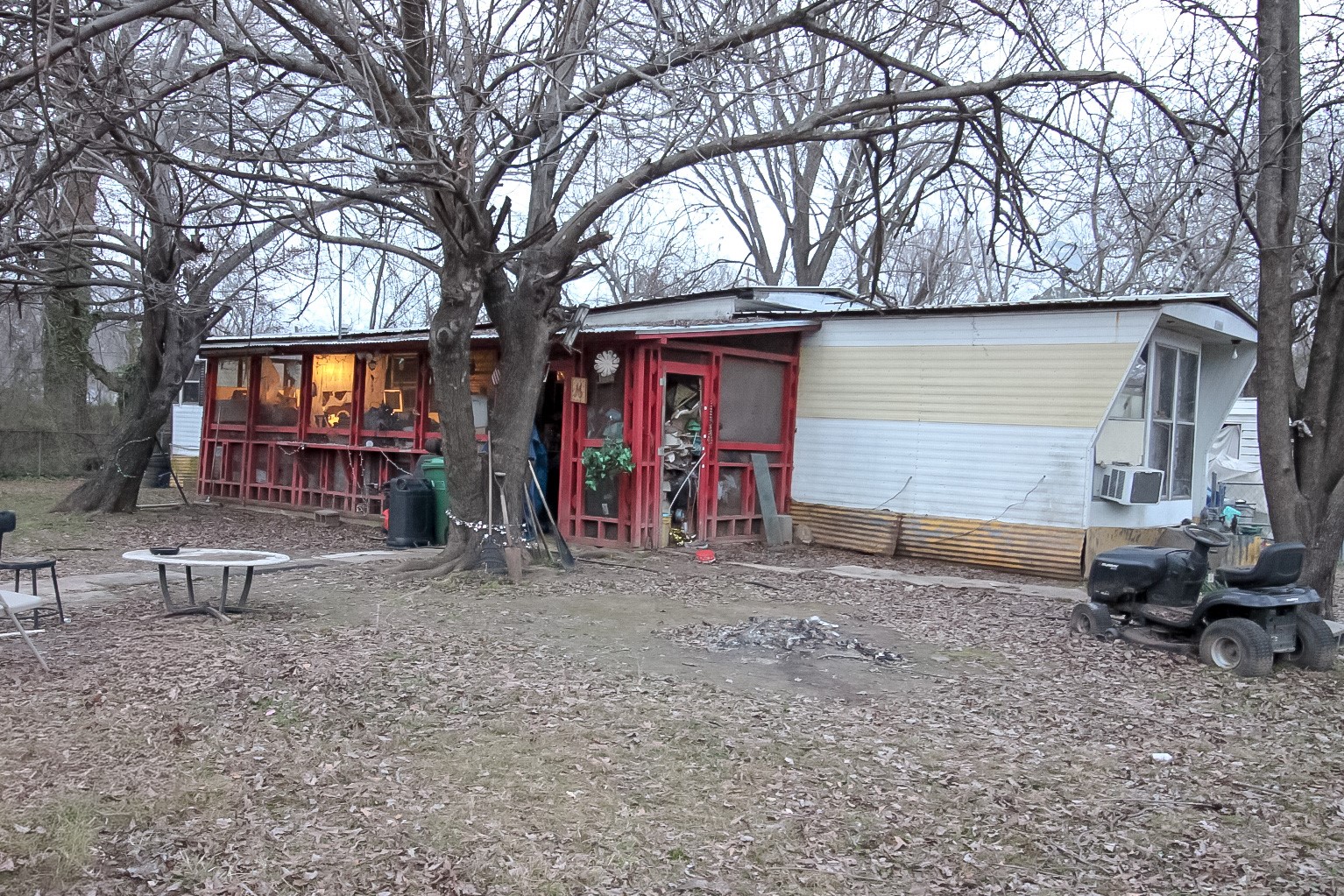 210 E 9th Hooks TX 75561