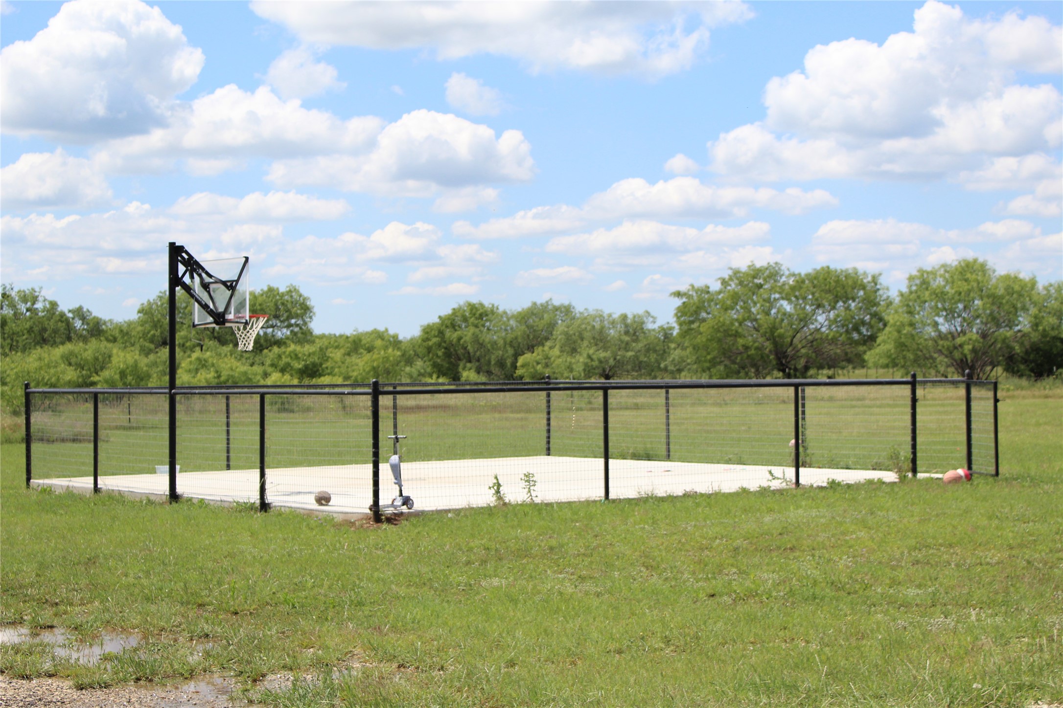 2077 A Shawver Road Perrin TX 76486