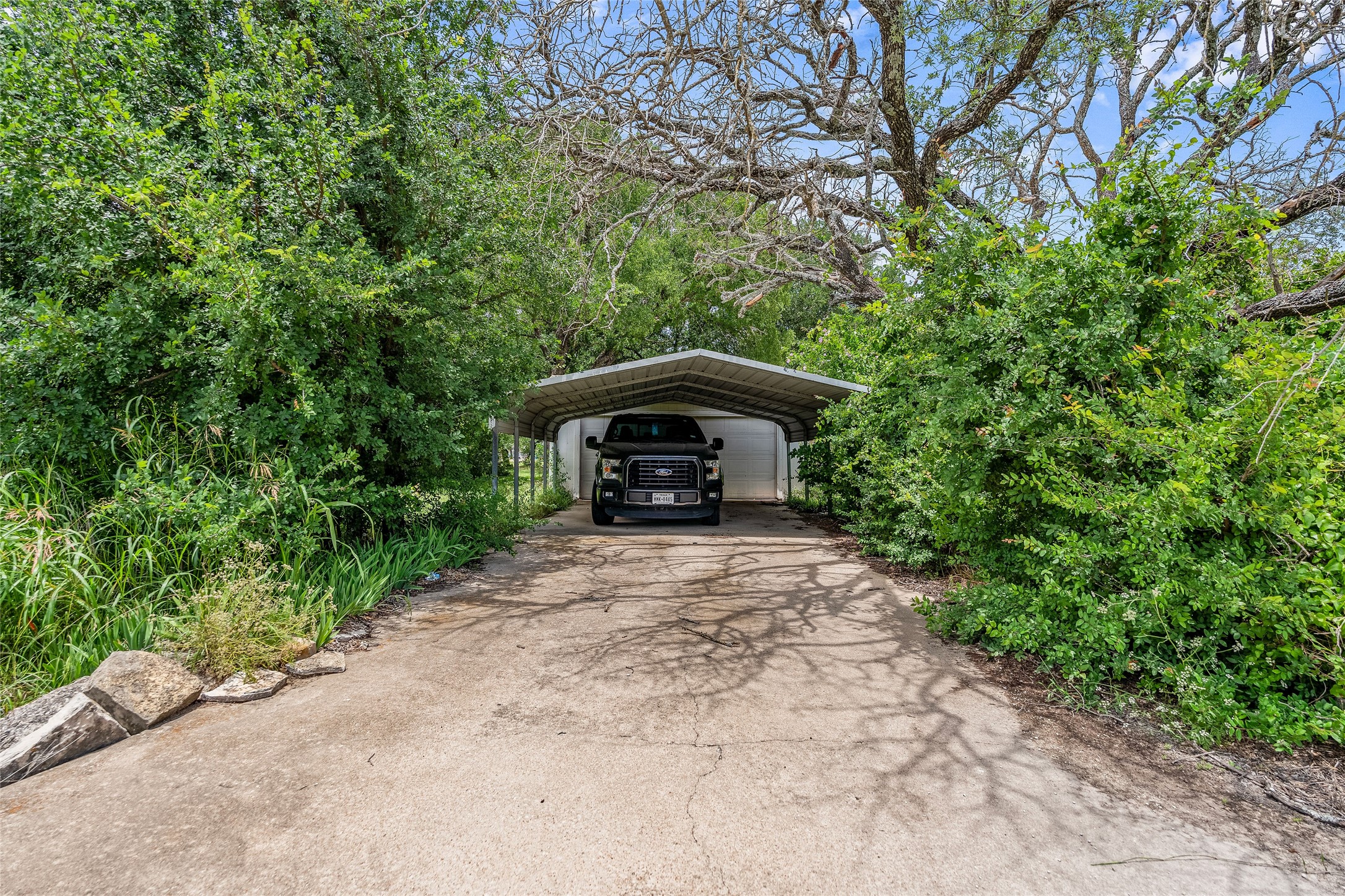 209 Renee Drive Hudson Oaks TX 76087