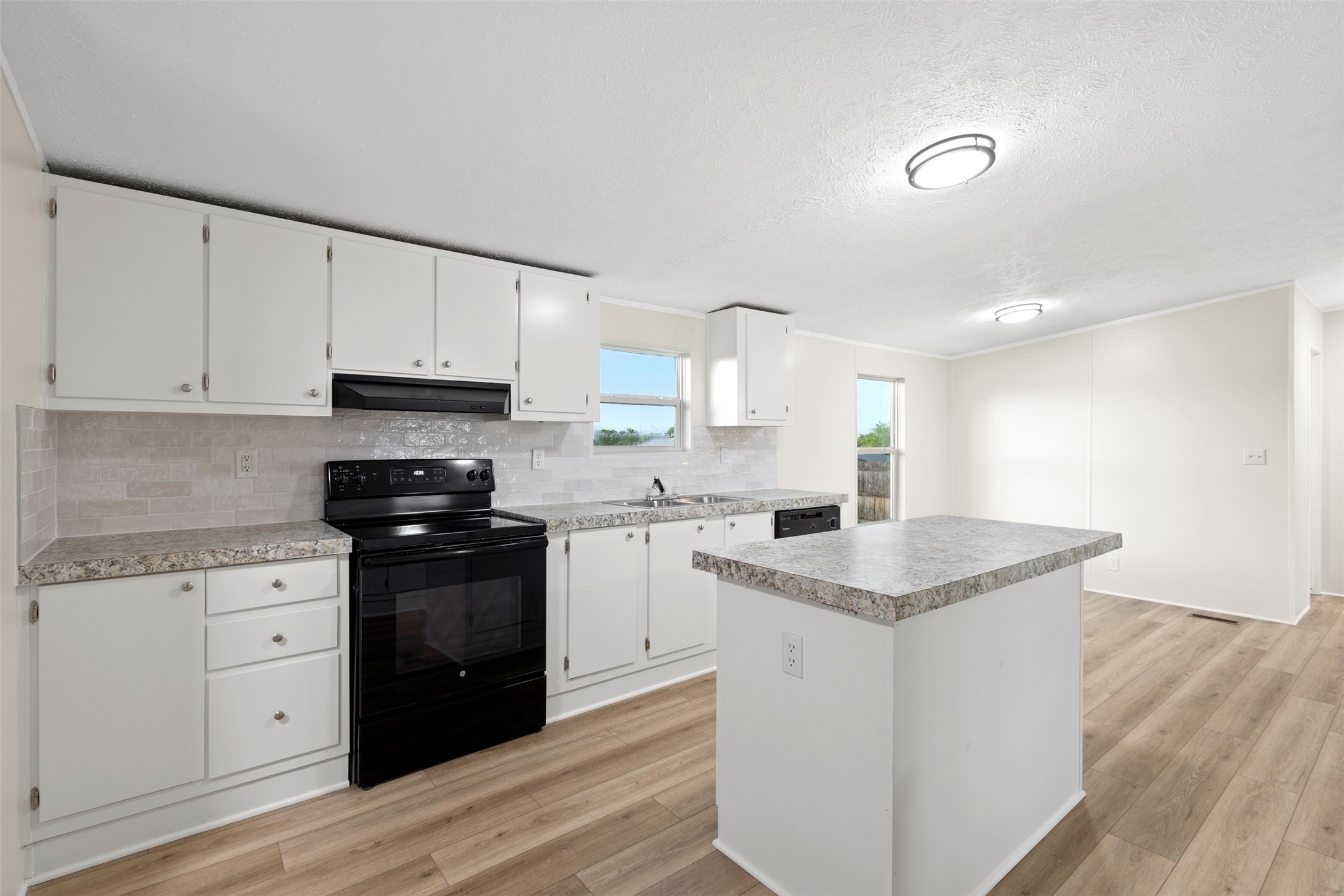 1418 Smooth Stone Drive Cleburne TX 76033