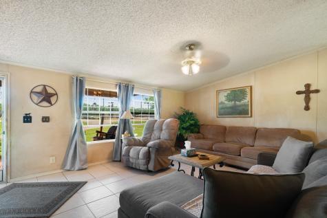 1530 W Front Street Blossom TX 75416
