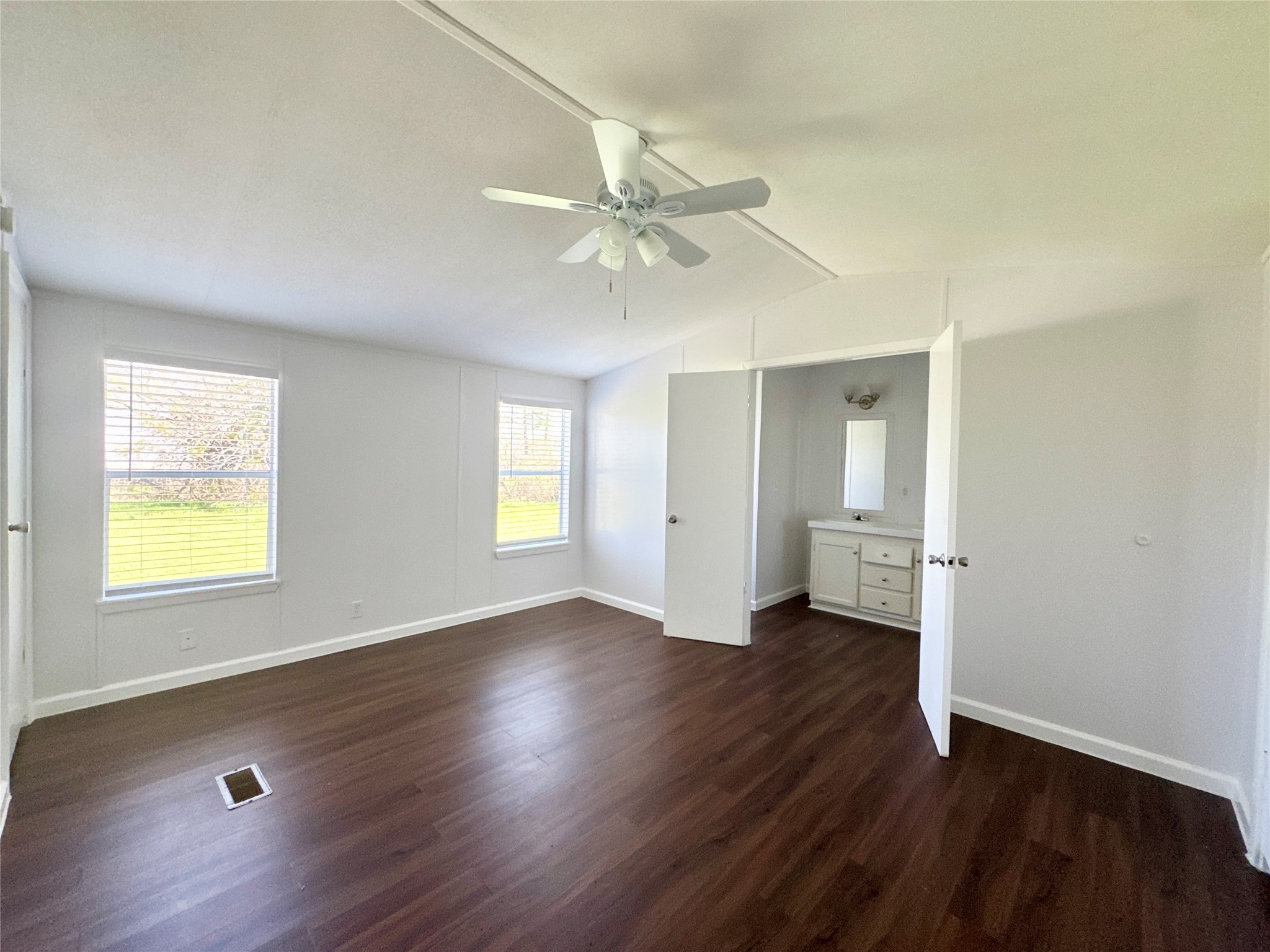 4201 N Interstate Highway 45 Ennis TX 75119