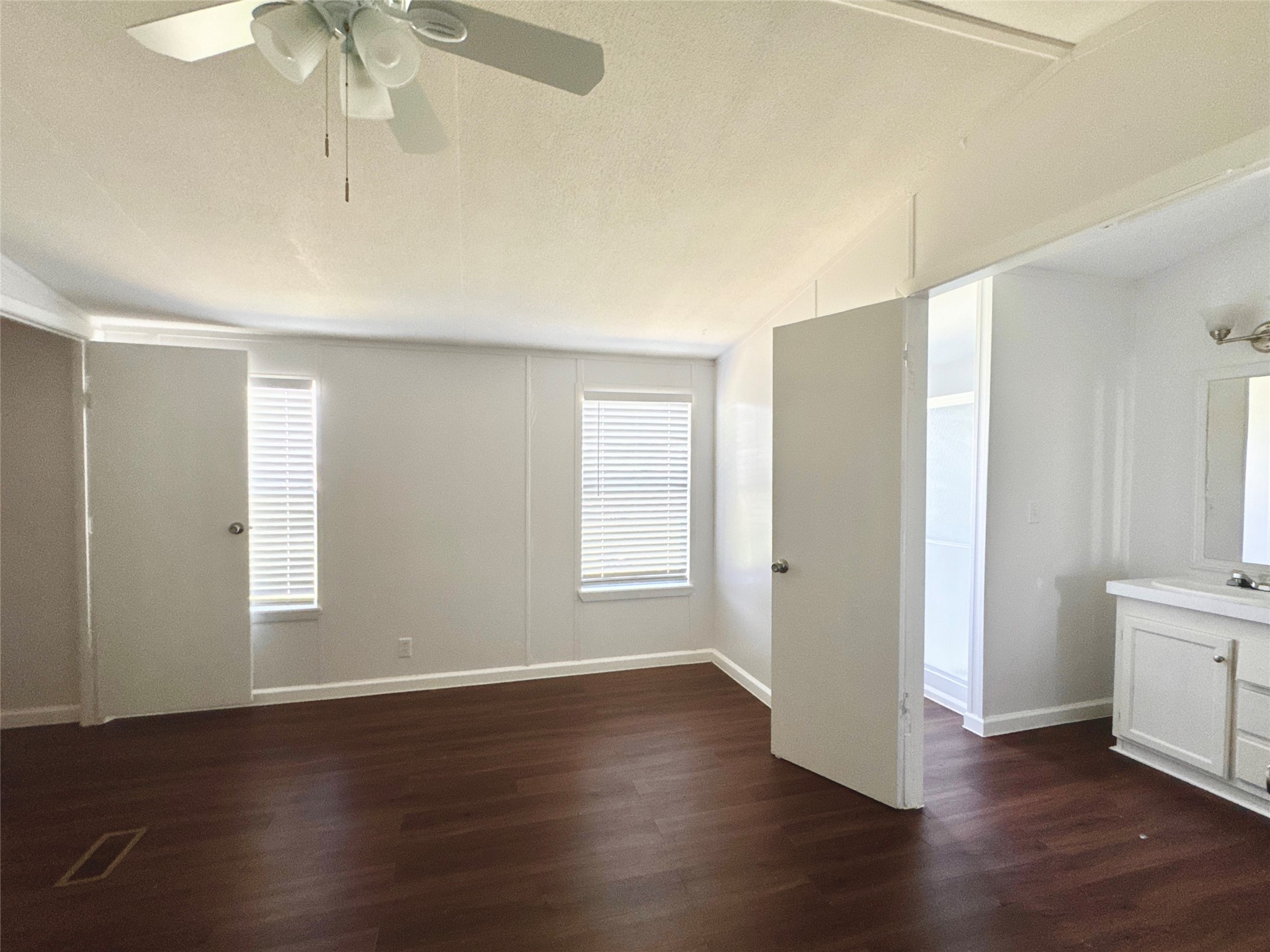 4201 N Interstate Highway 45 Ennis TX 75119