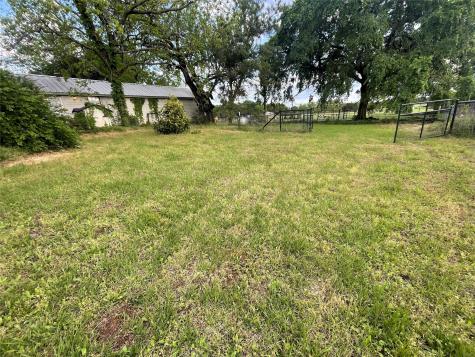 1941 County Road 223 Collinsville TX 76233