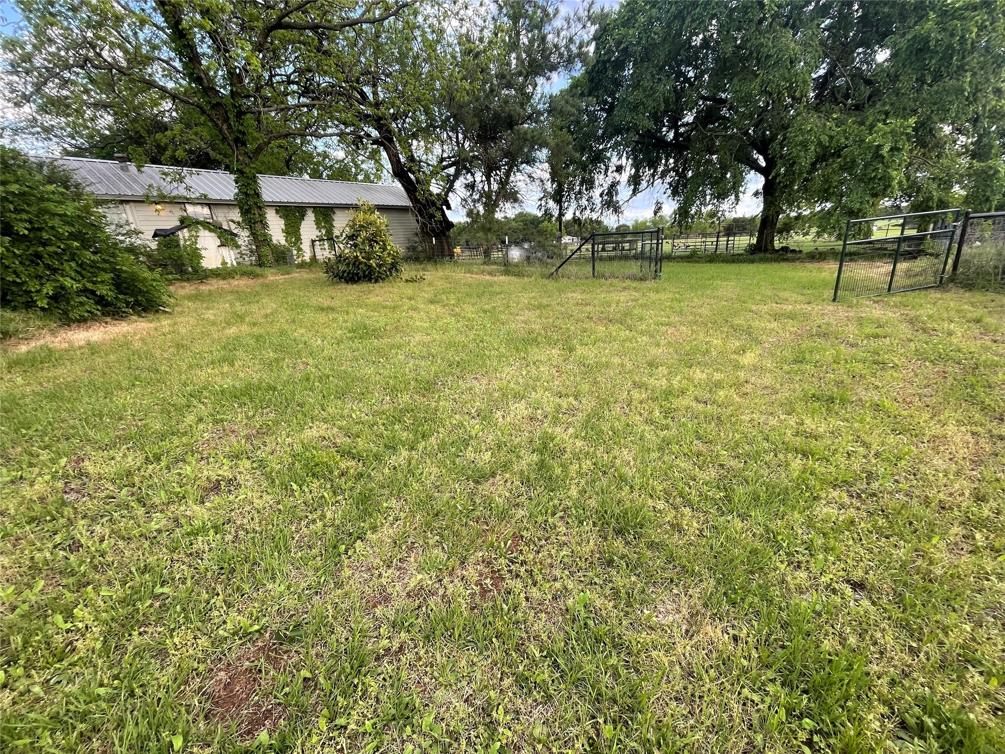 1941 County Road 223 Collinsville TX 76233