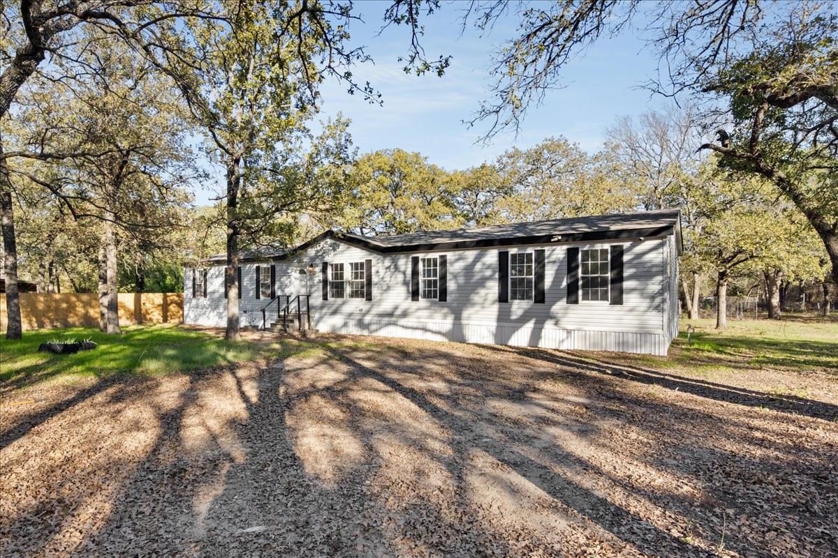 109 Summers Circle Azle TX 76020