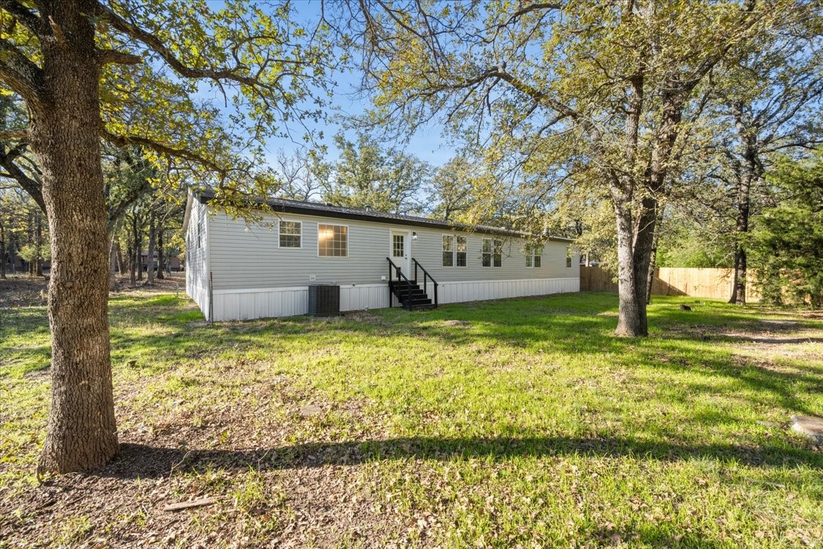109 Summers Circle Azle TX 76020
