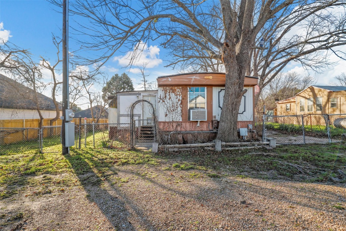 2209 Angelina Street Granbury TX 76048