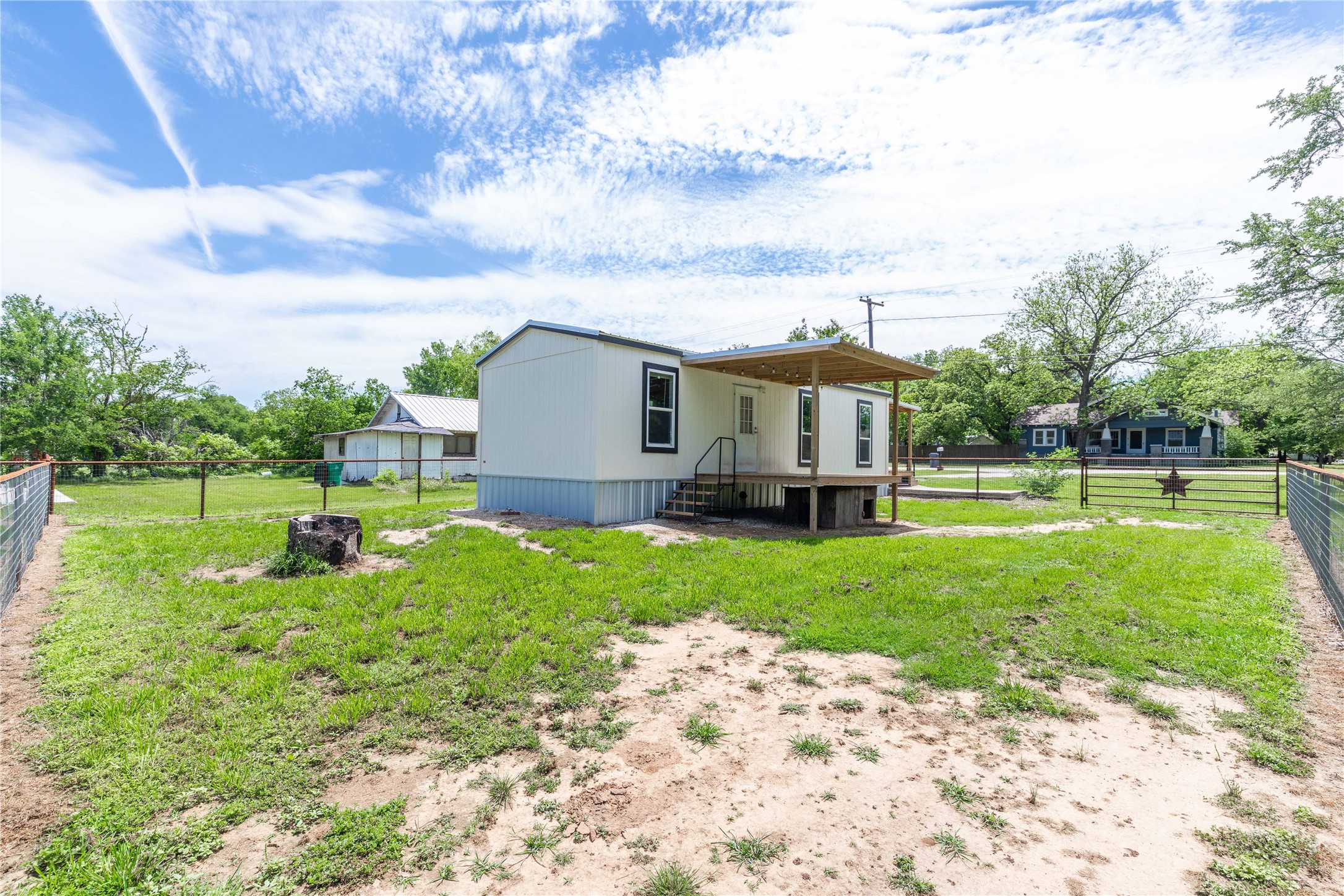 601 E Reynosa De Leon TX 76444