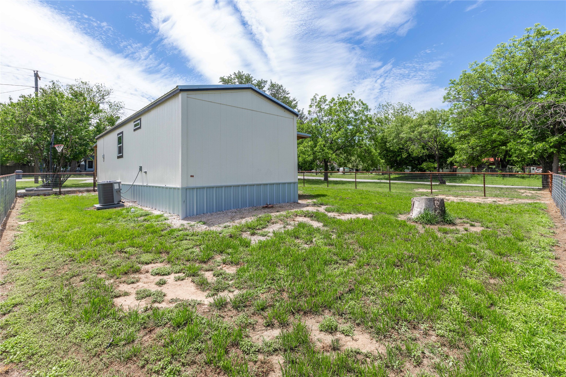 601 E Reynosa De Leon TX 76444