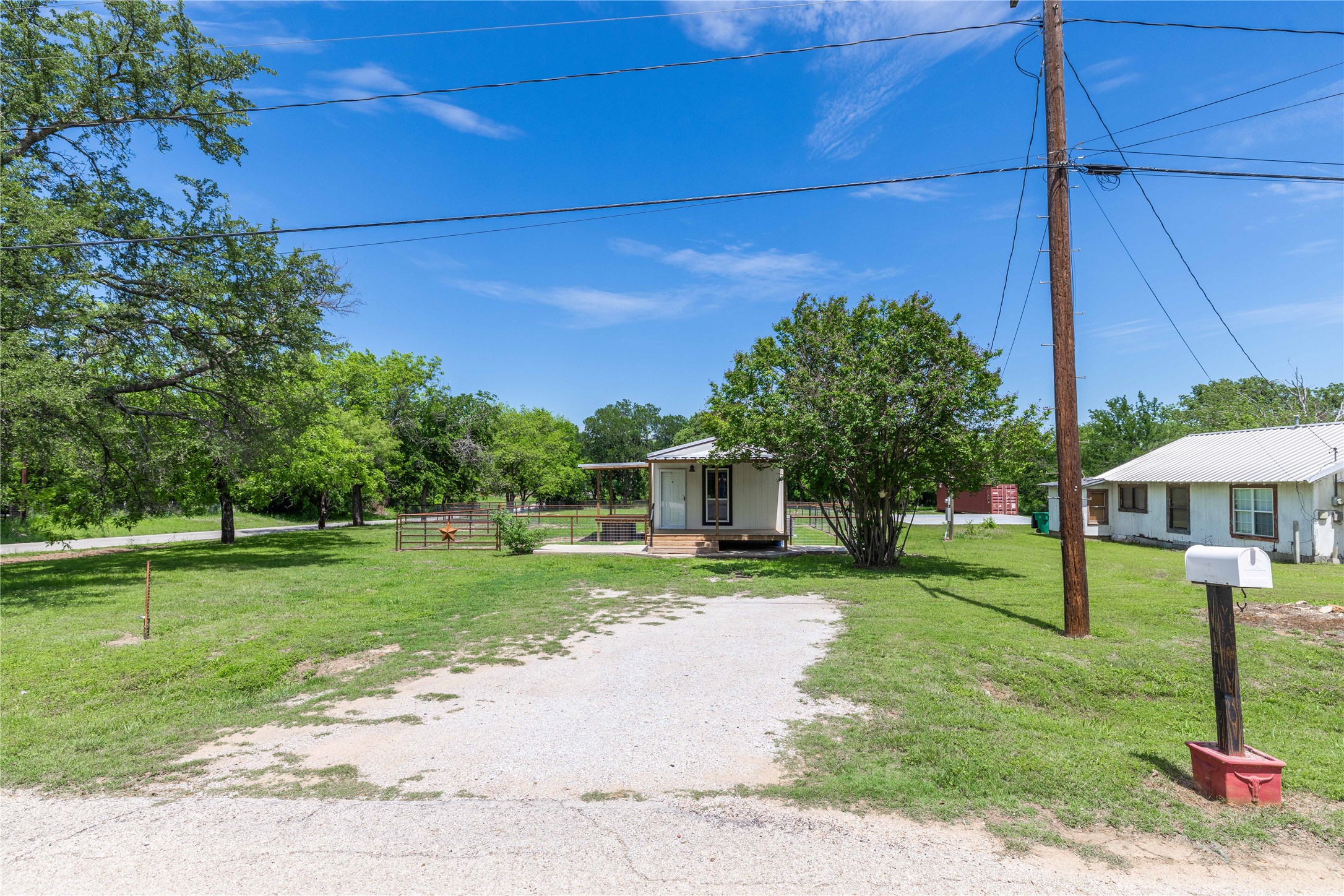 601 E Reynosa De Leon TX 76444
