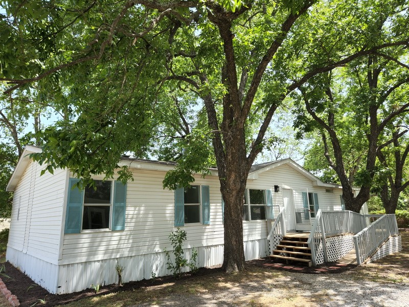 912 Sabine Avenue Cleburne TX 76031
