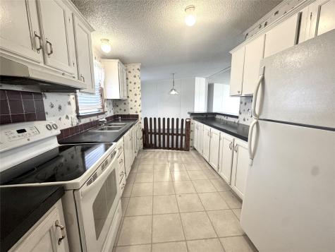 211 W F Munday TX 76371
