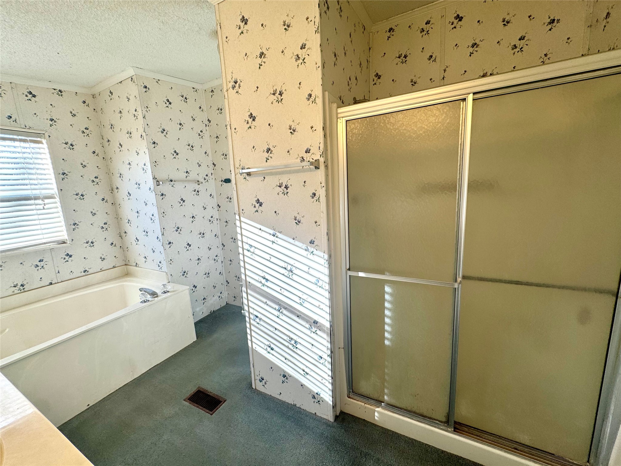 211 W F Munday TX 76371