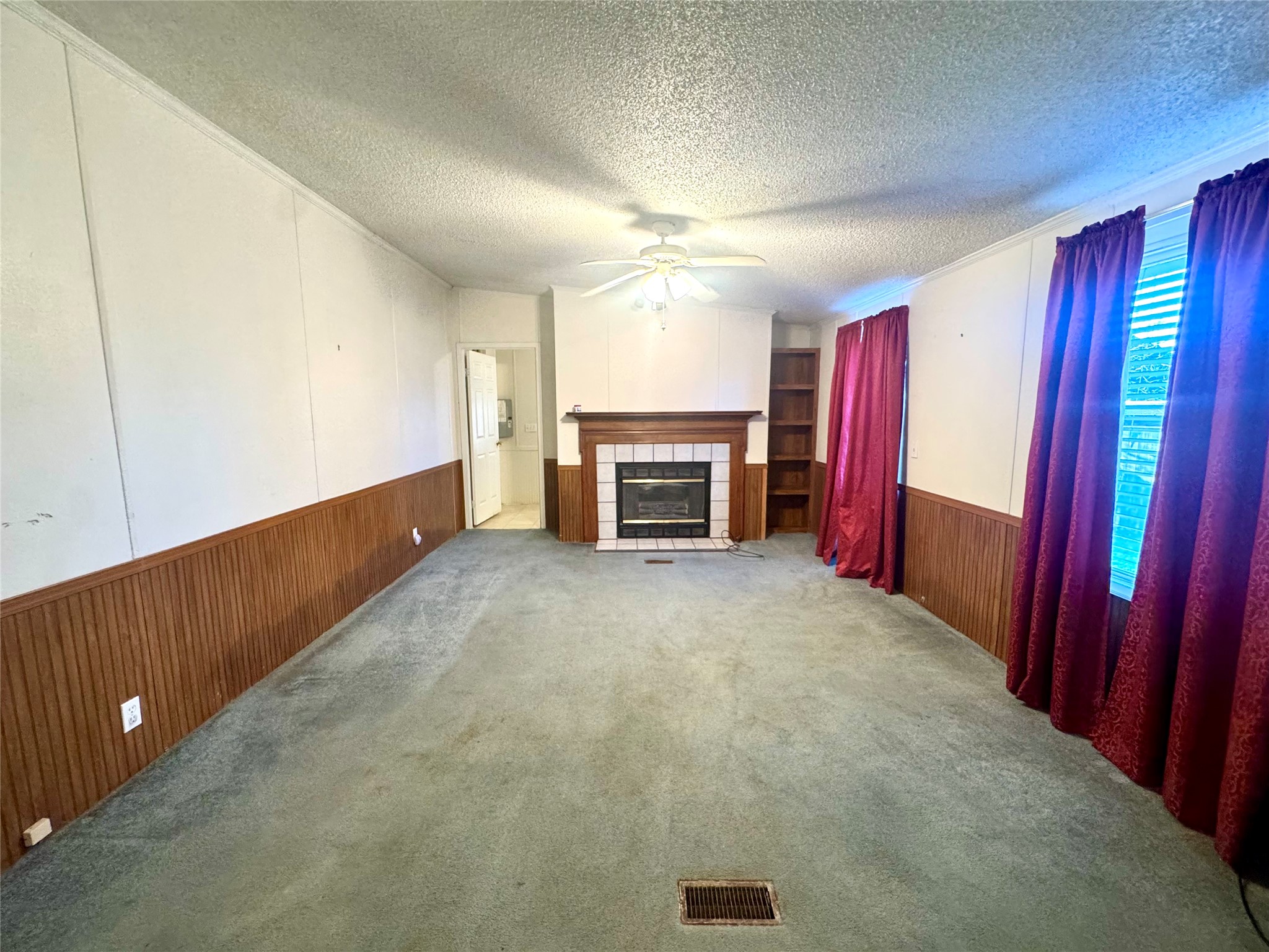 211 W F Munday TX 76371