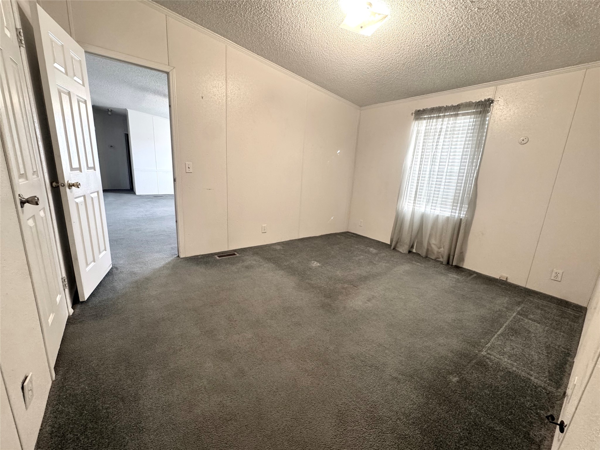 211 W F Munday TX 76371