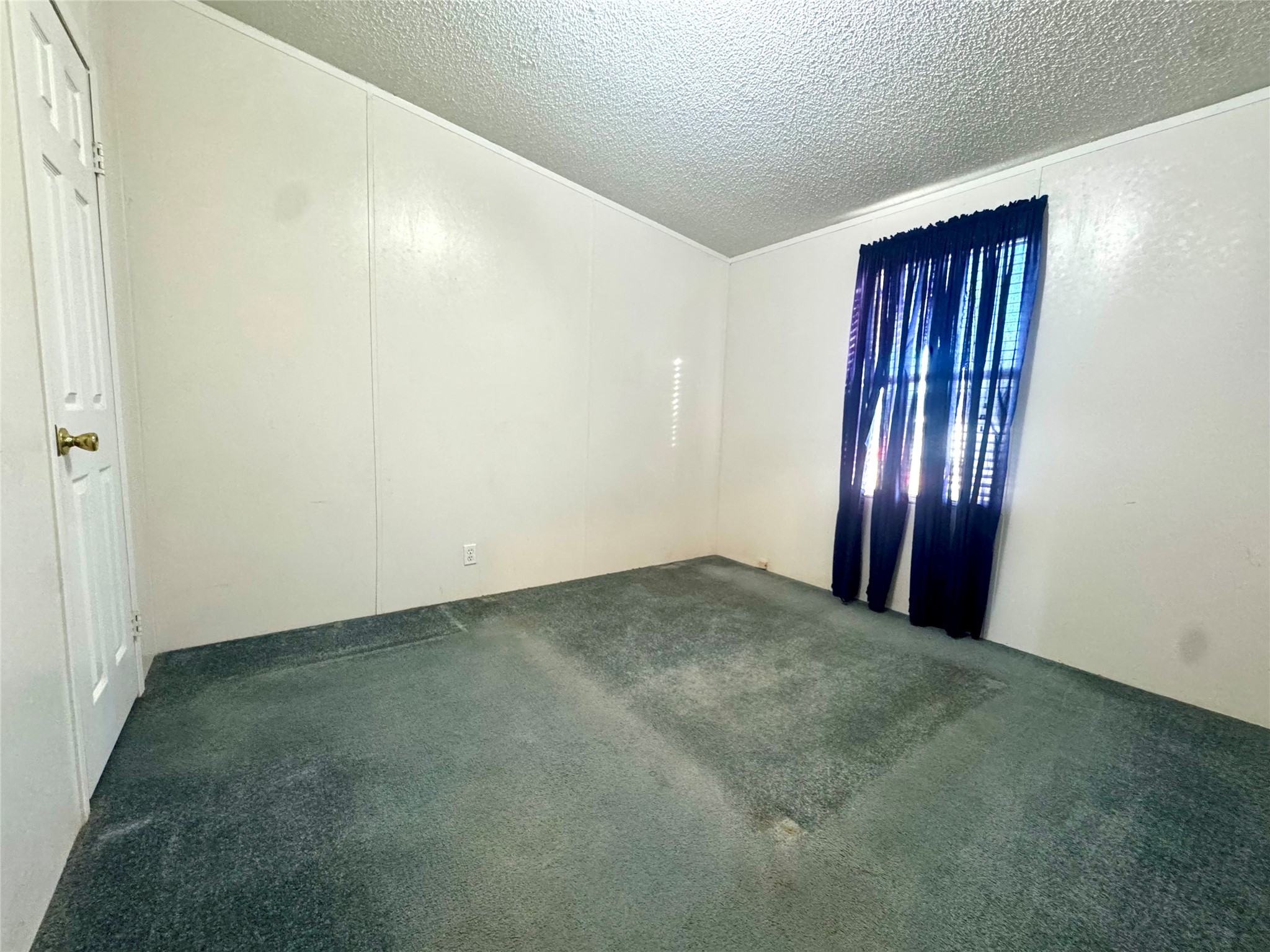 211 W F Munday TX 76371