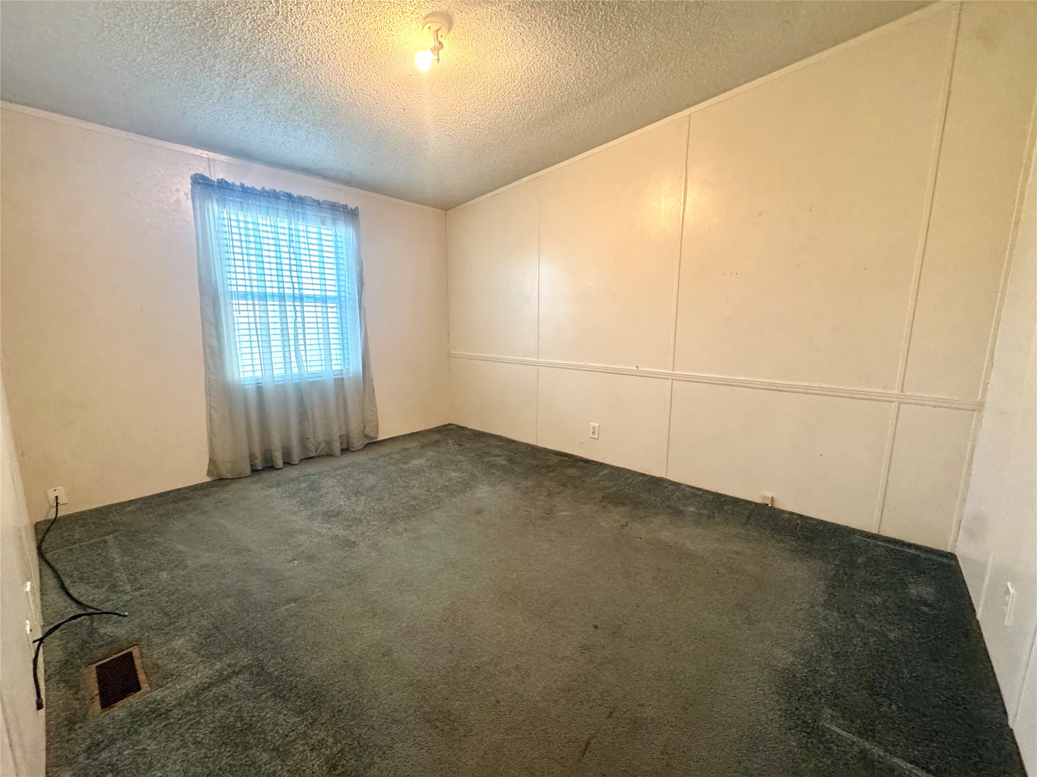 211 W F Munday TX 76371