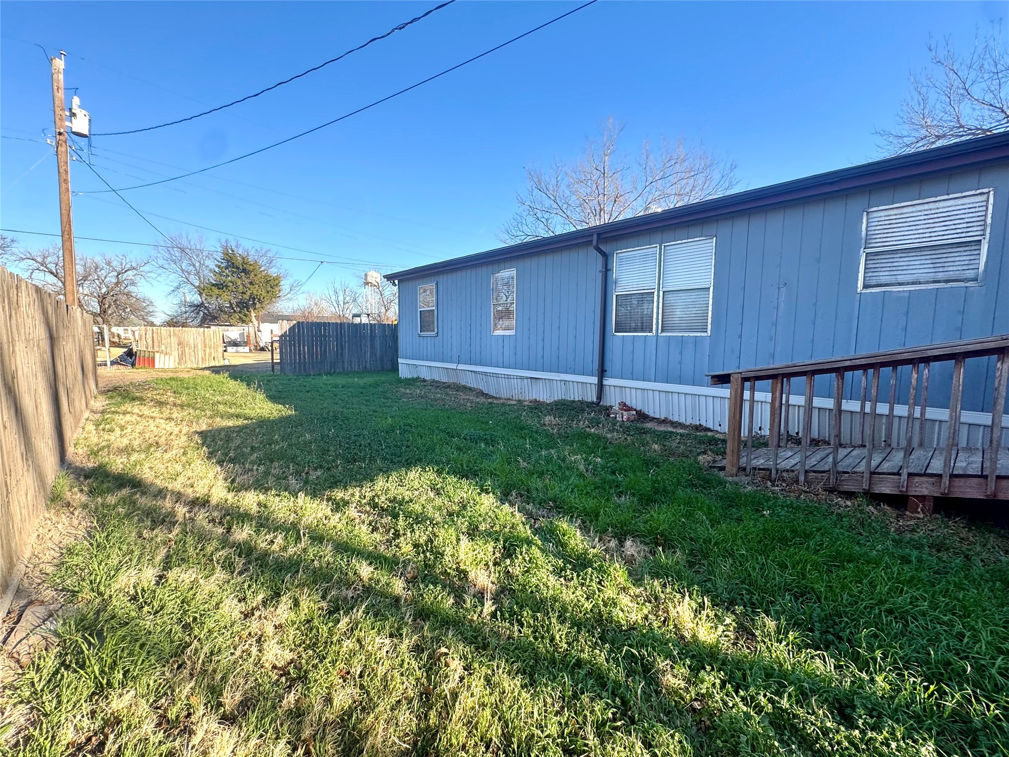 211 W F Munday TX 76371