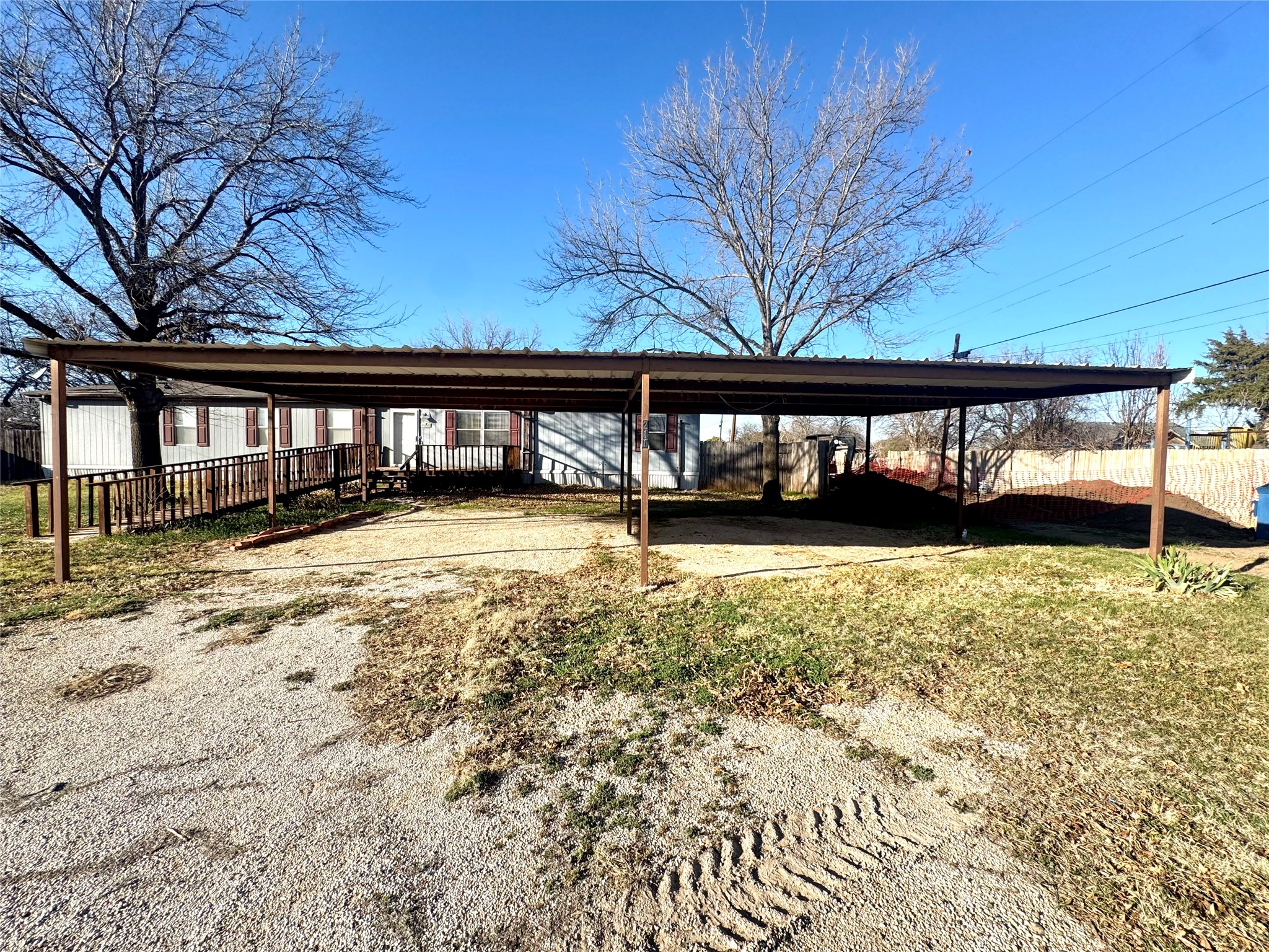 211 W F Munday TX 76371