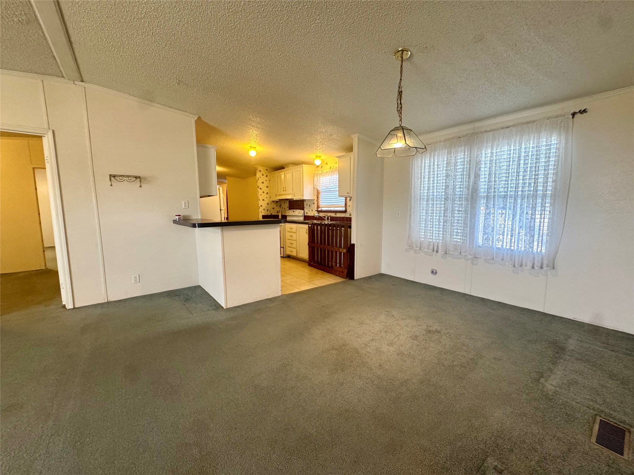 211 W F Munday TX 76371