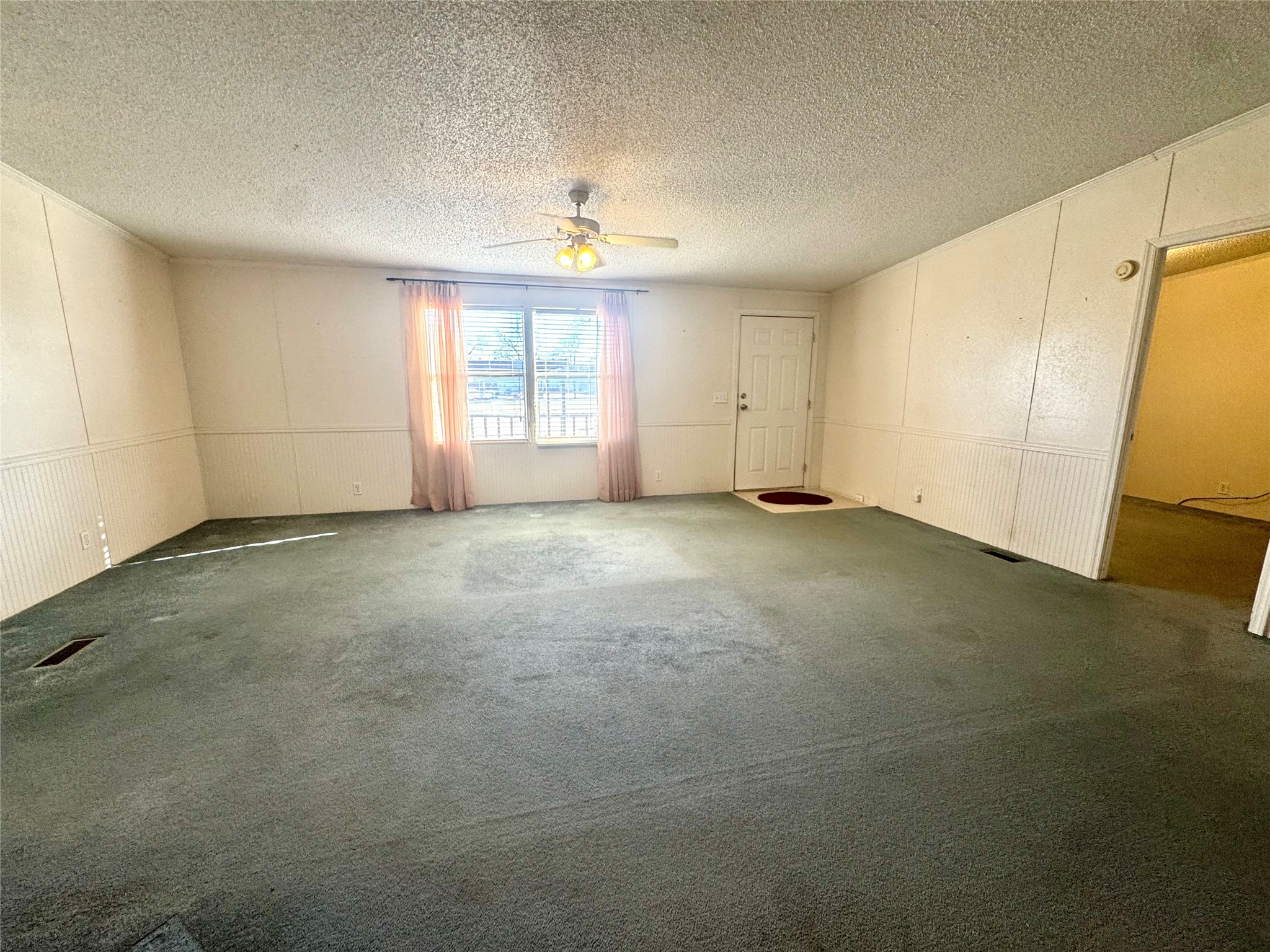 211 W F Munday TX 76371