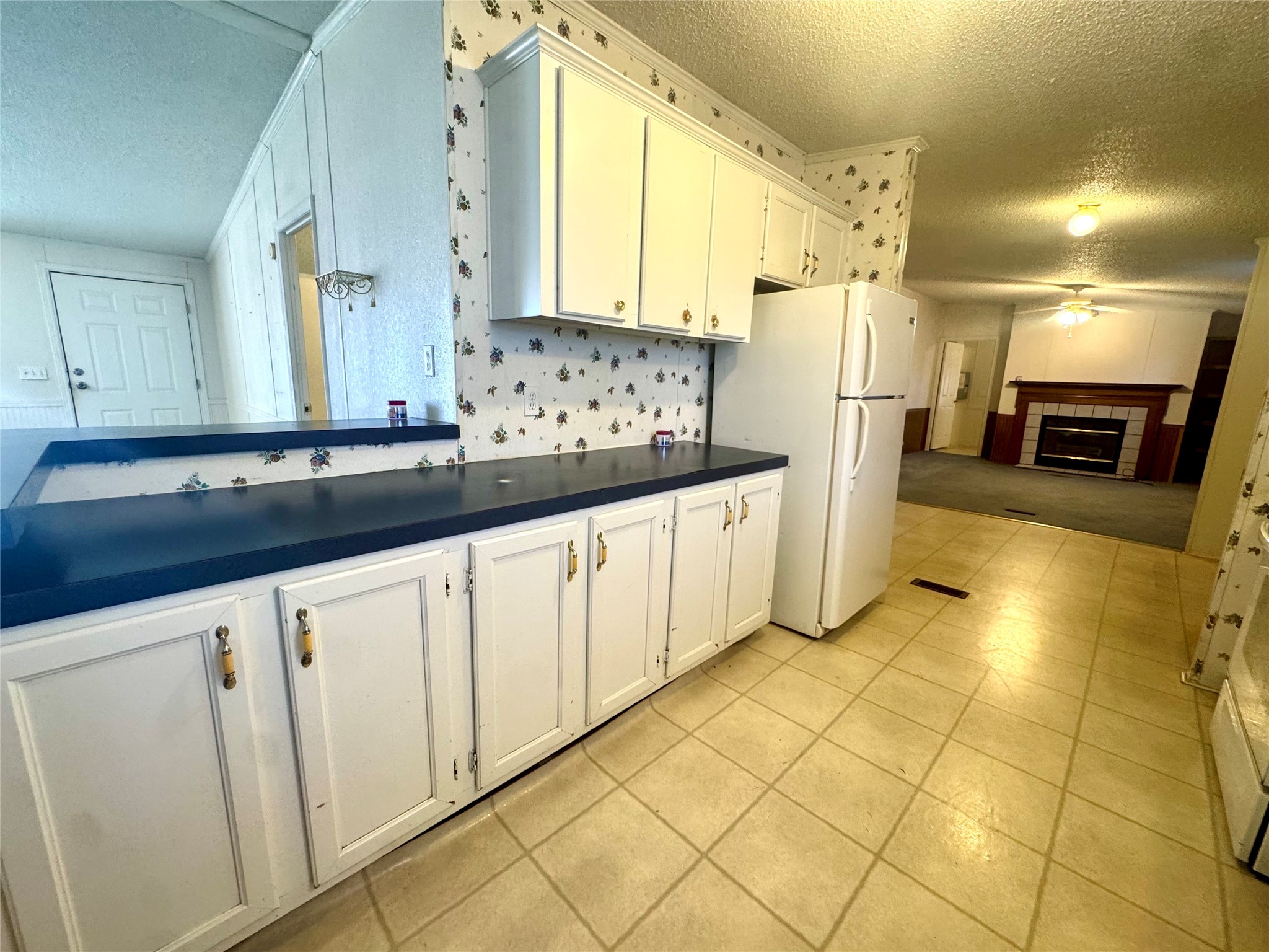 211 W F Munday TX 76371