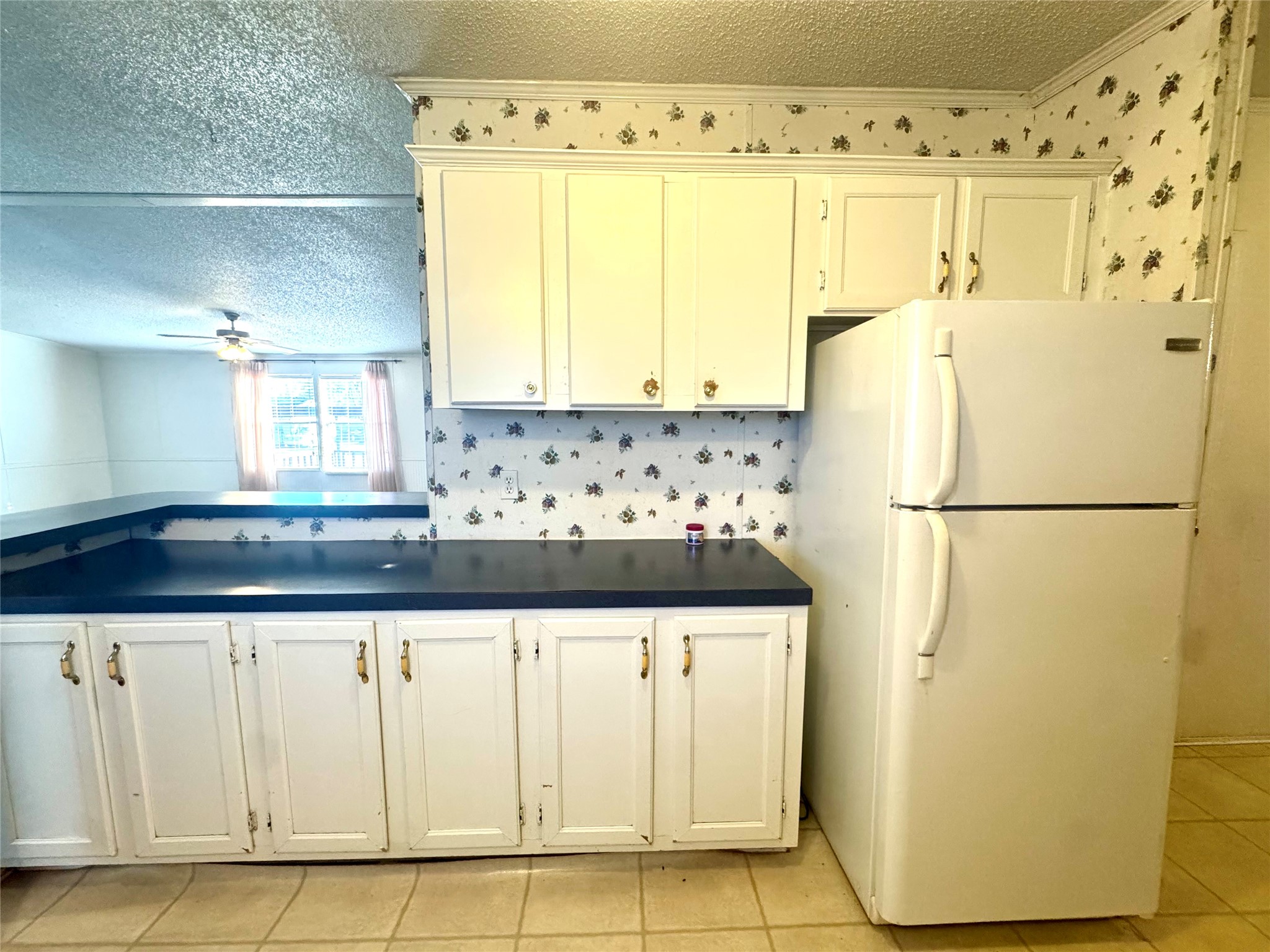 211 W F Munday TX 76371