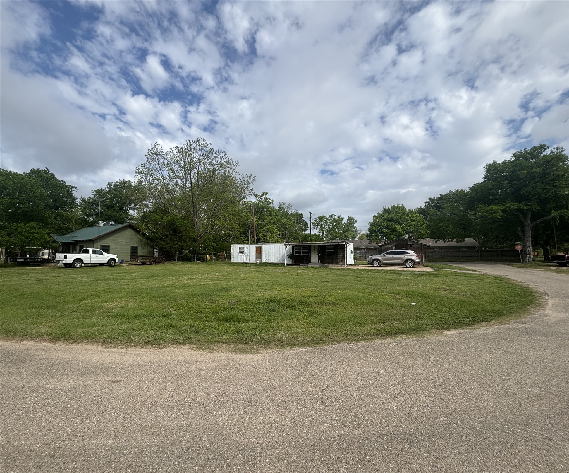 211 E Railroad Street Street Malakoff TX 75147
