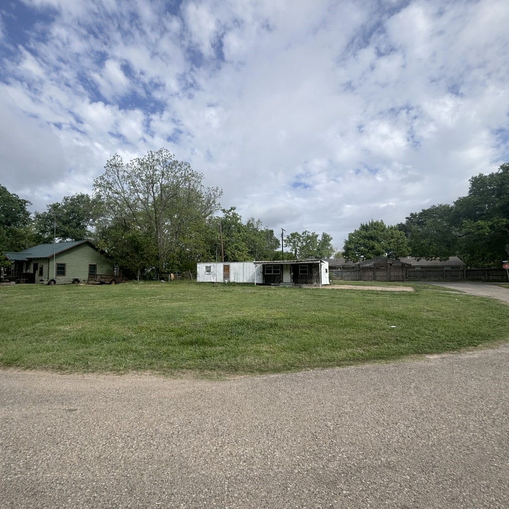 211 E Railroad Street Street Malakoff TX 75147