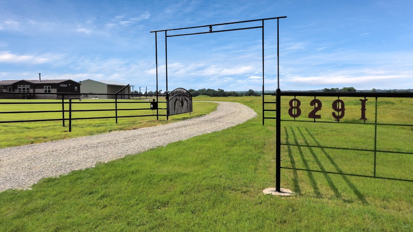 8291 W Us Highway 82 Savoy TX 75479