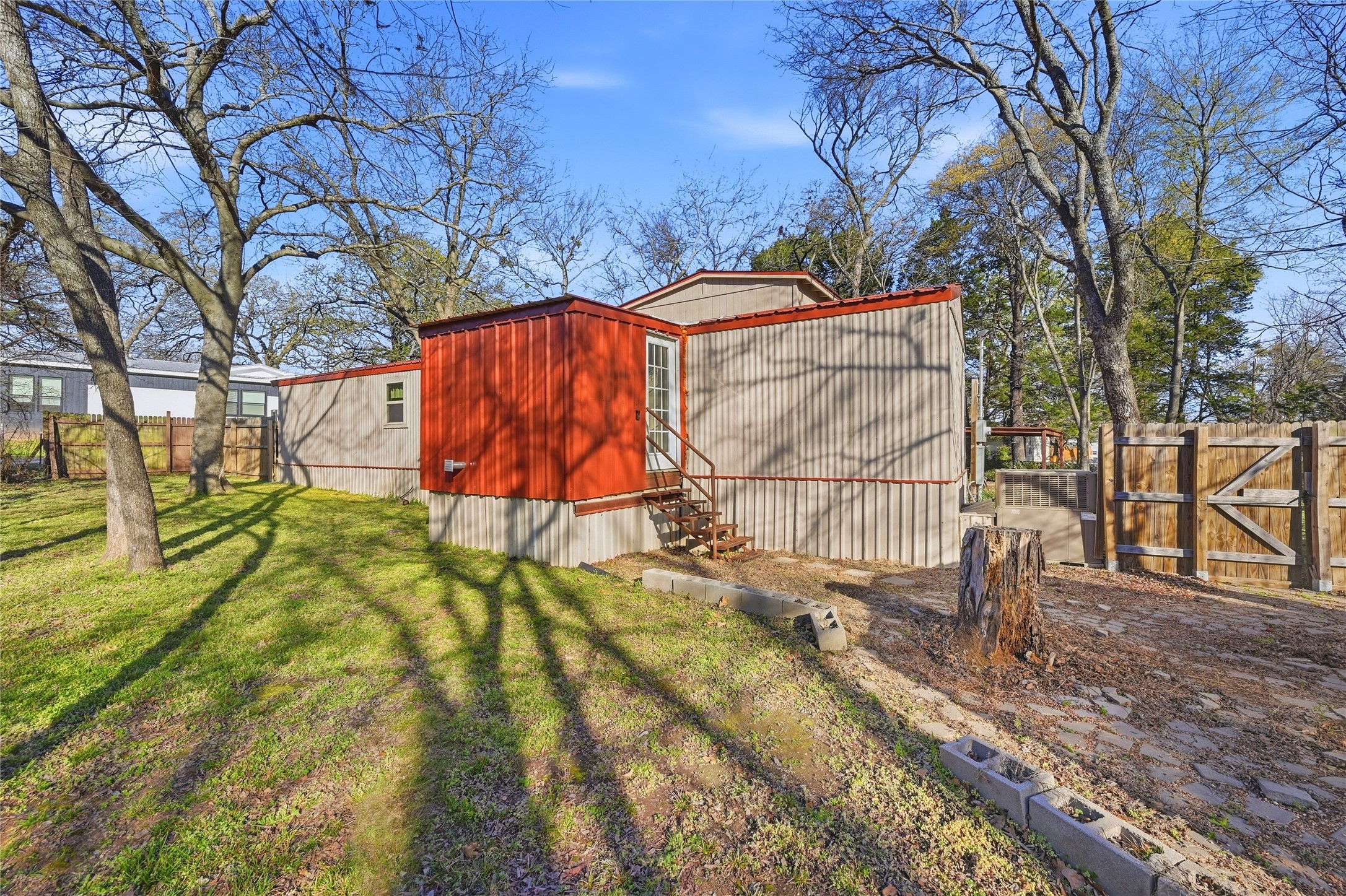 48 Ivanhoe Drive Gordonville TX 76245